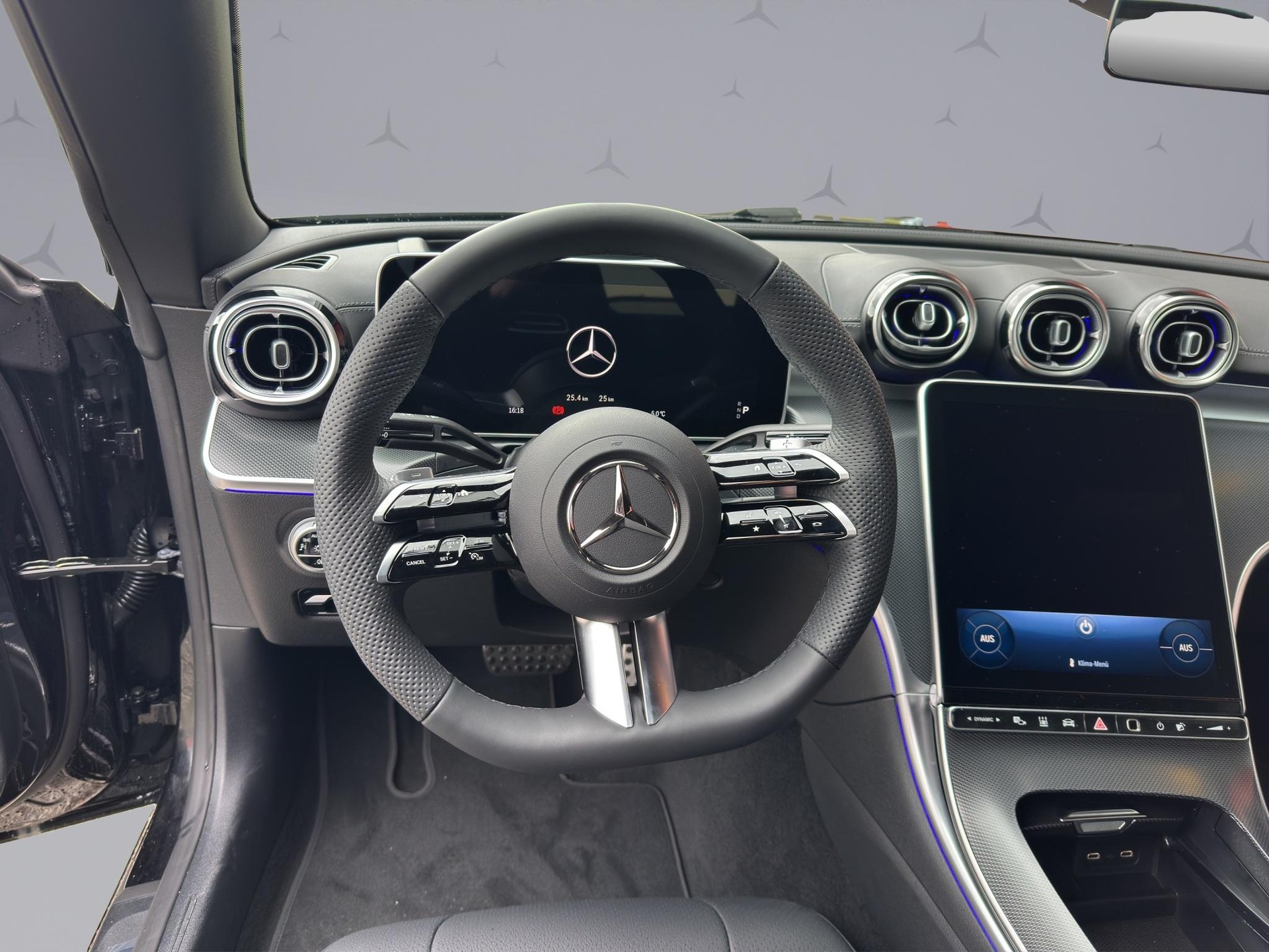 MERCEDES-BENZ CLE 200 AMG Line 4matic Cabriolet-image-9