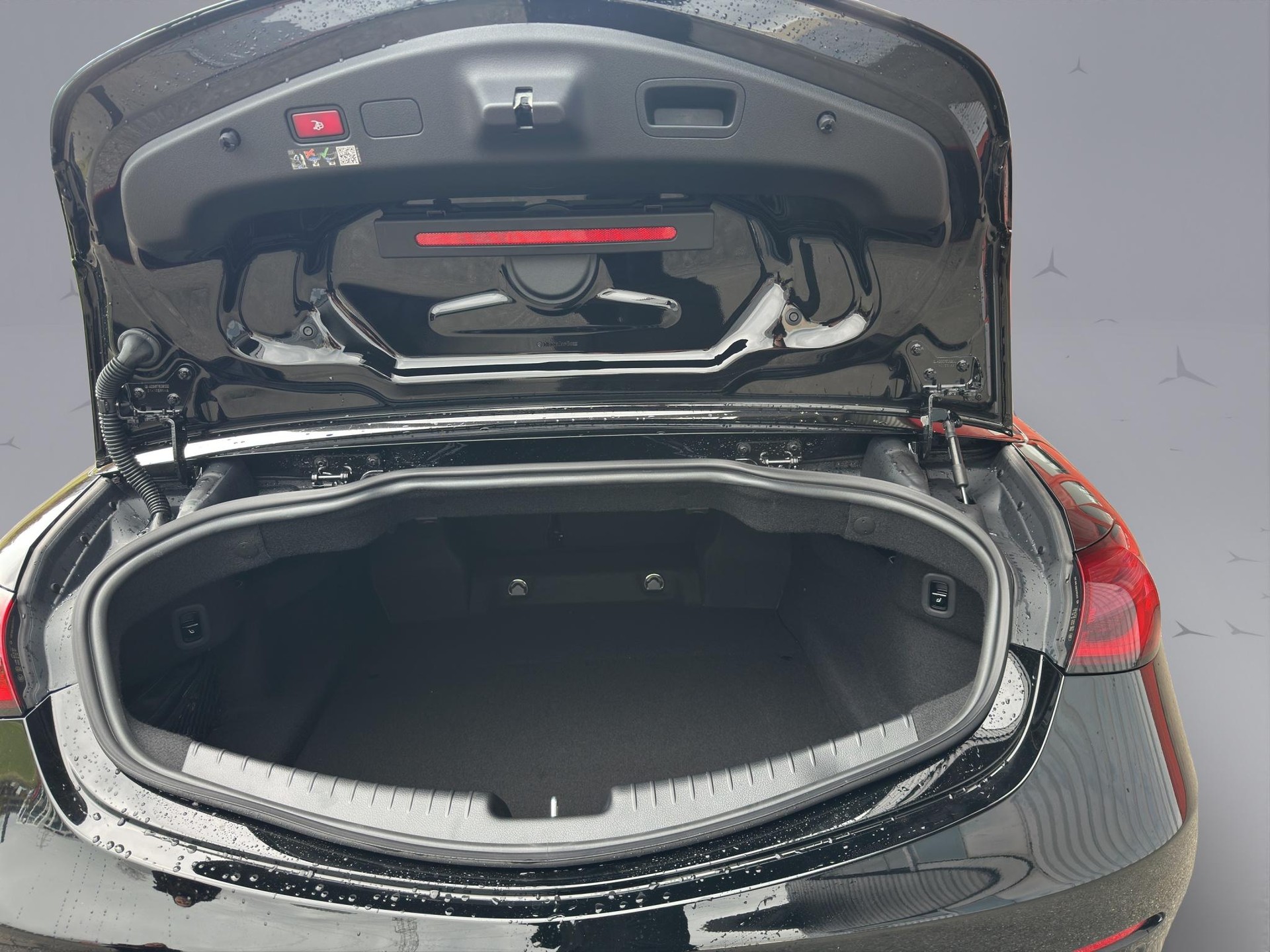 MERCEDES-BENZ CLE 200 AMG Line 4matic Cabriolet-image-16