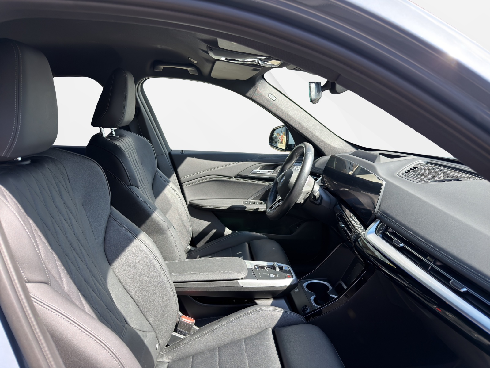 BMW iX1 xDrive 30 M Sport-image-18