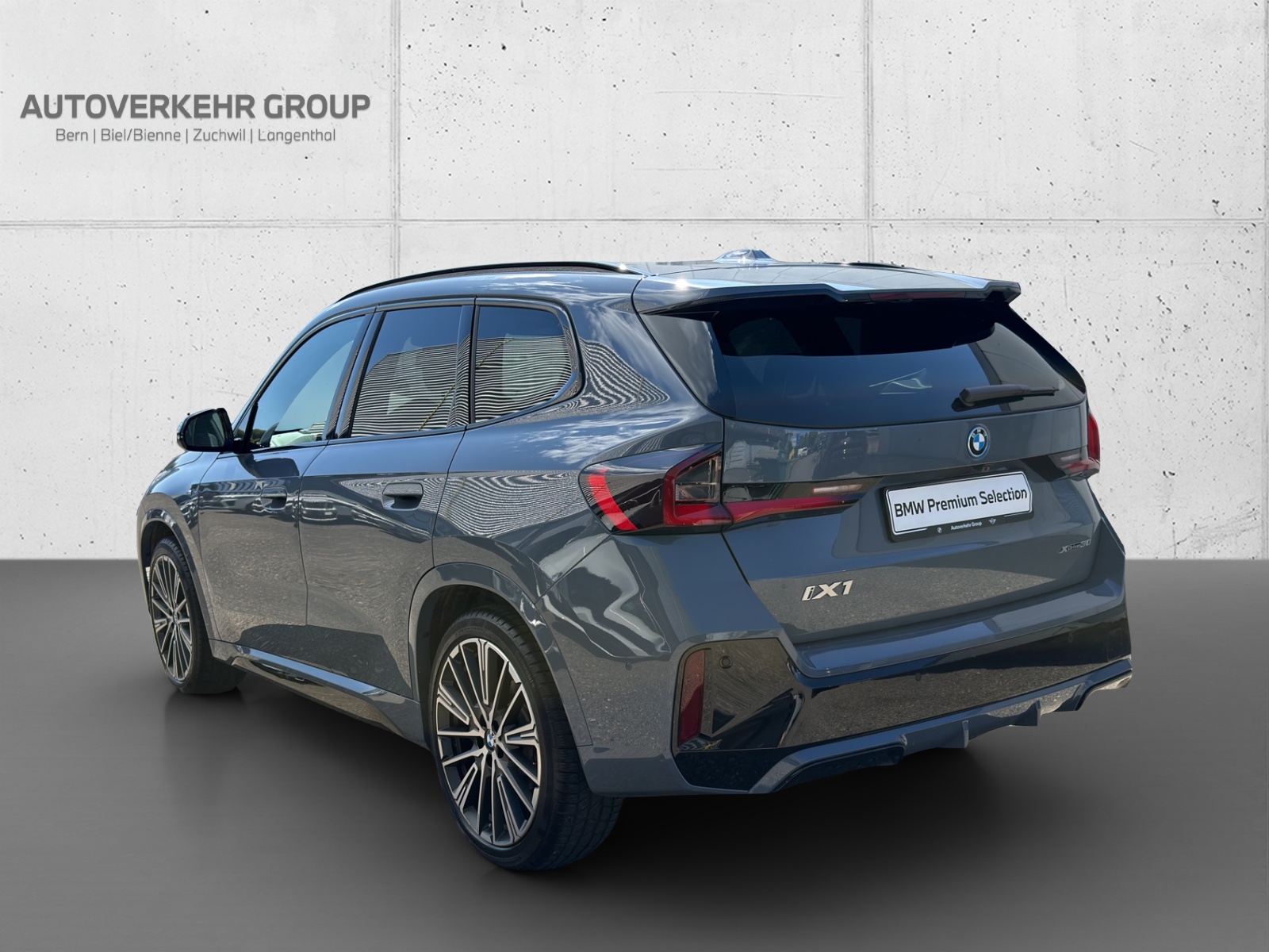 BMW iX1 xDrive 30 M Sport-showroom-element-3