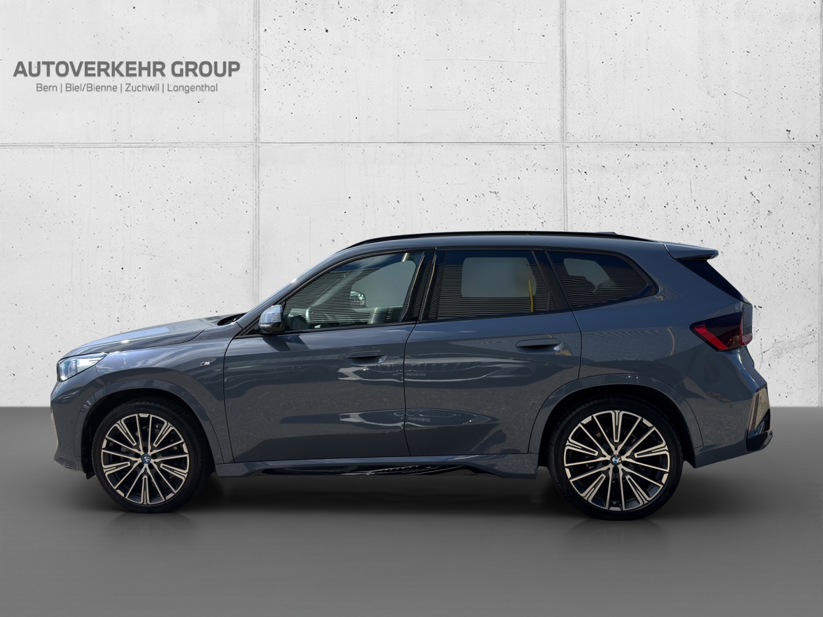 BMW iX1 xDrive 30 M Sport-showroom-element-2