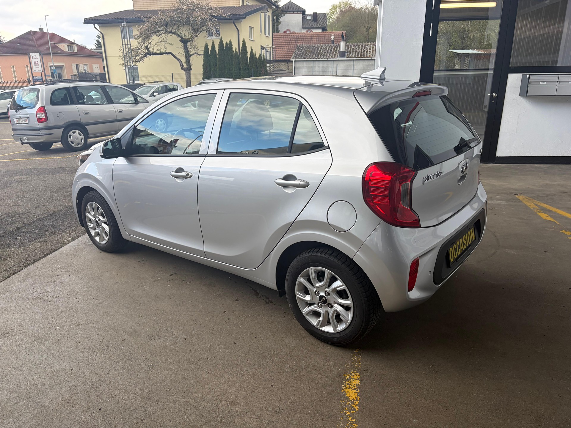 KIA Picanto 1.2 CVVT Swiss City Line-image-3