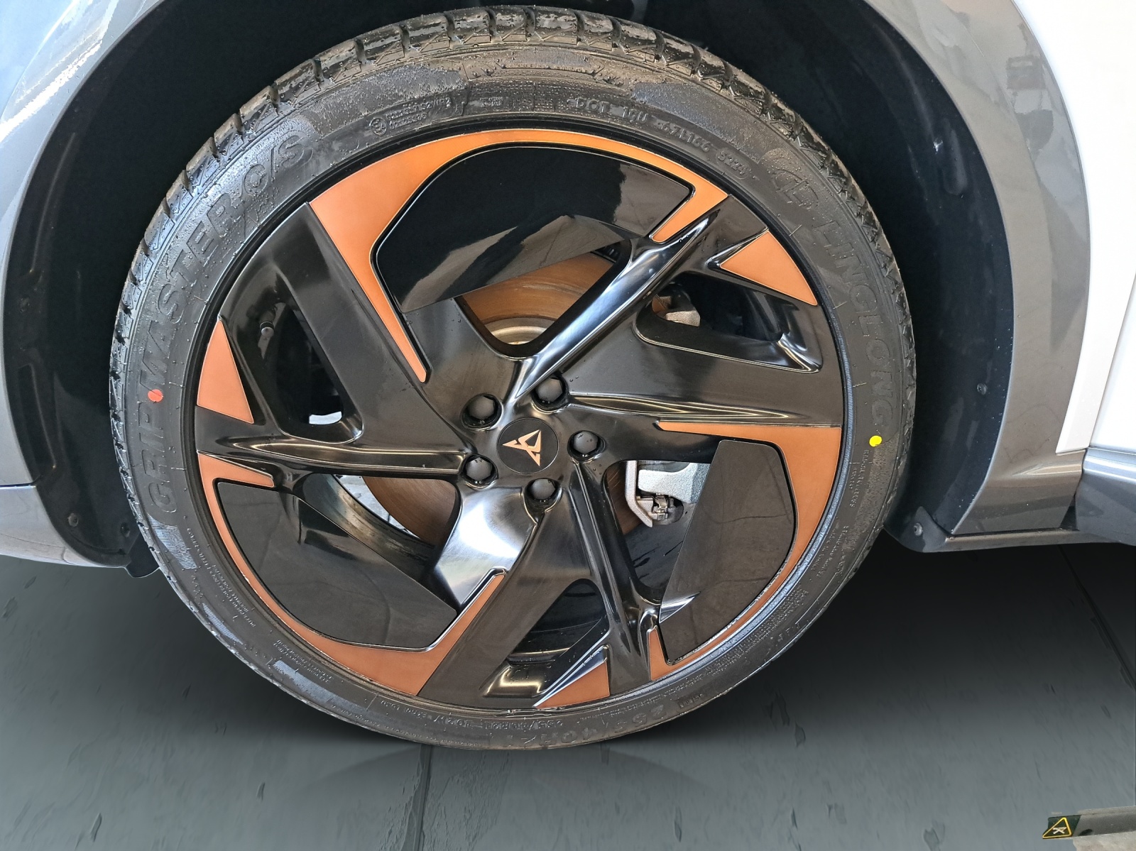 CUPRA Tavascan Type 9 77 kWh Adrenaline-image-8