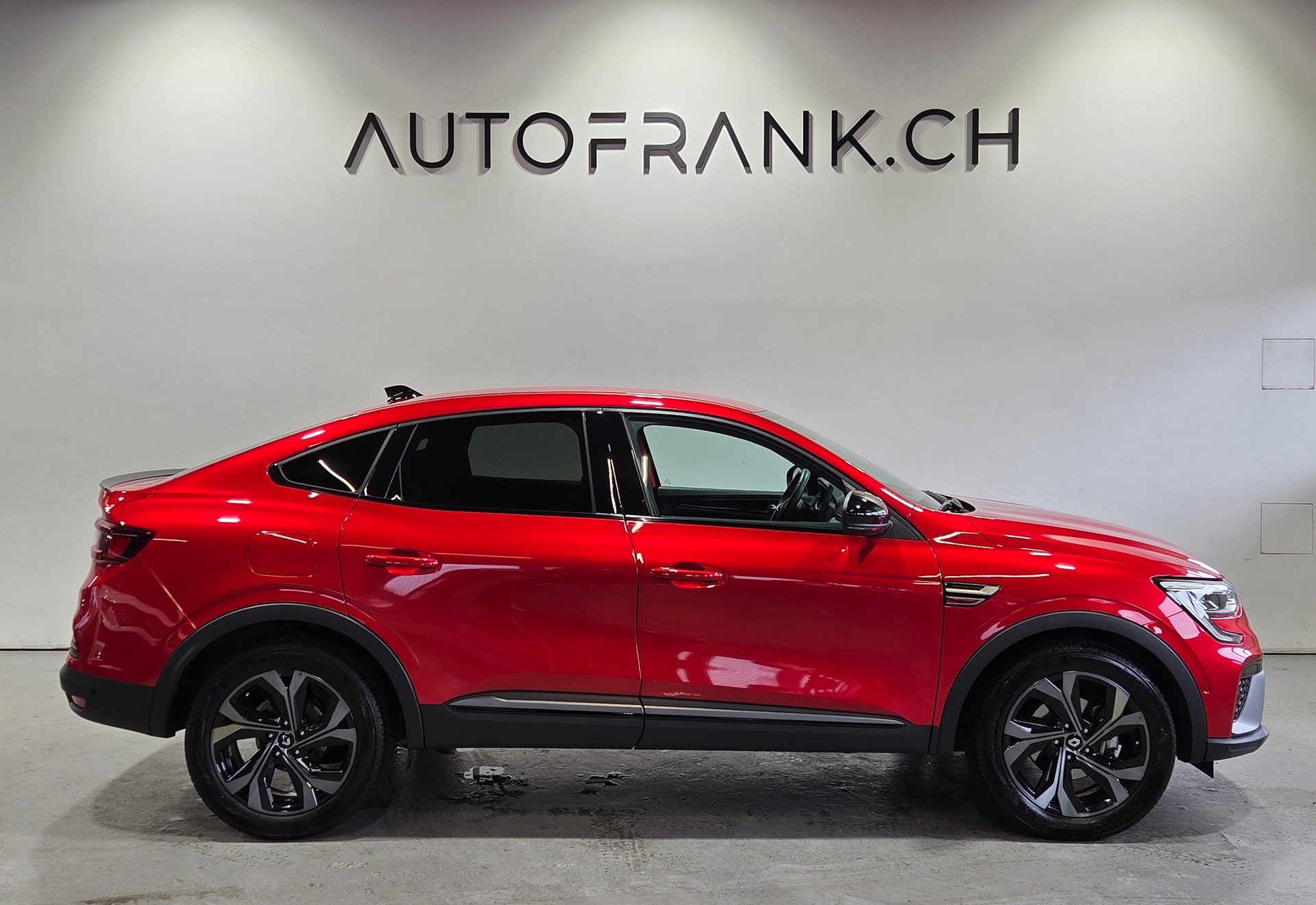 RENAULT Arkana 1.6 E-Tech Engineered-showroom-element-1