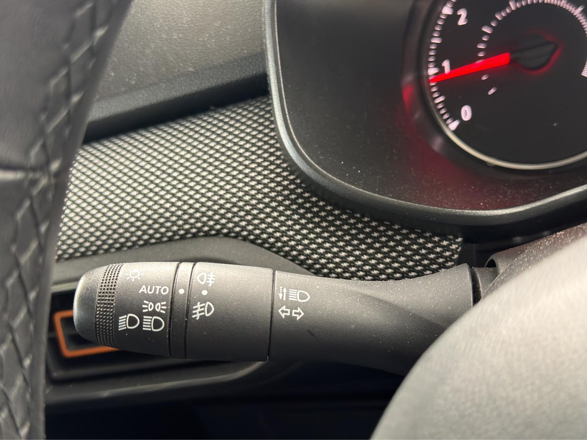 DACIA Sandero Stepway TCe 90 Comfort CVT-image-19