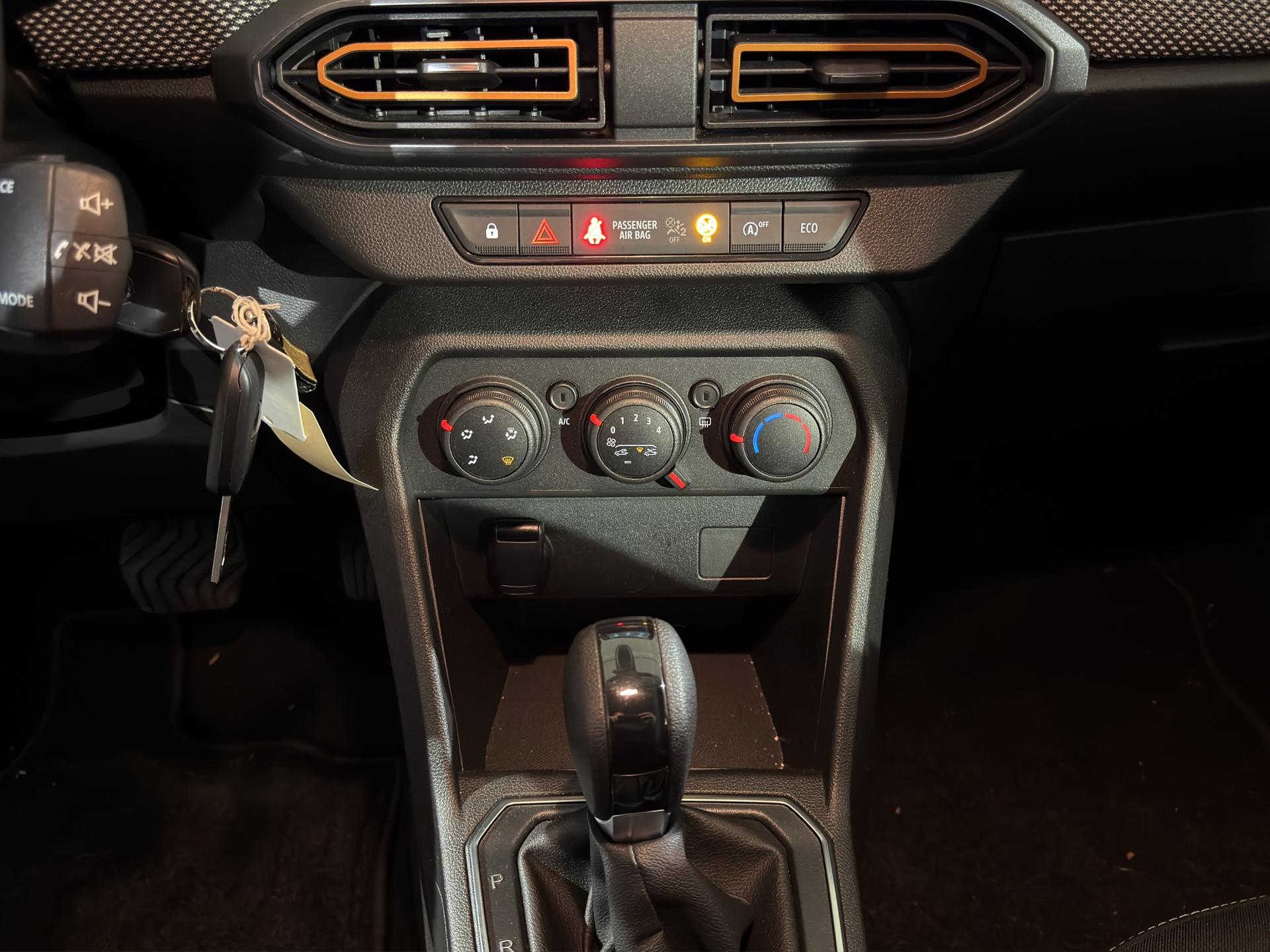 DACIA Sandero Stepway TCe 90 Comfort CVT-image-11