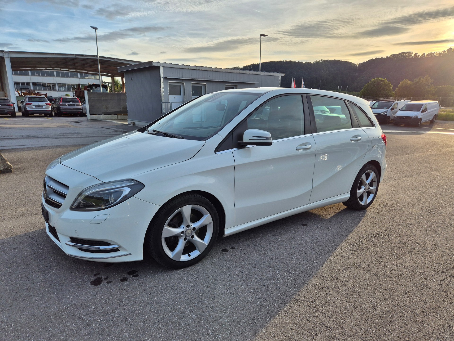 MERCEDES-BENZ B 180 CDI-image-12