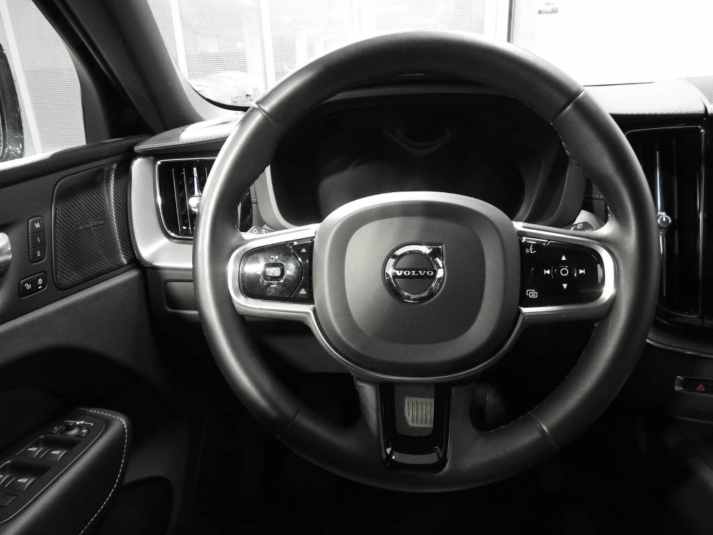 VOLVO XC60 2.0 B5 MH Ultimate Dark AWD-image-5