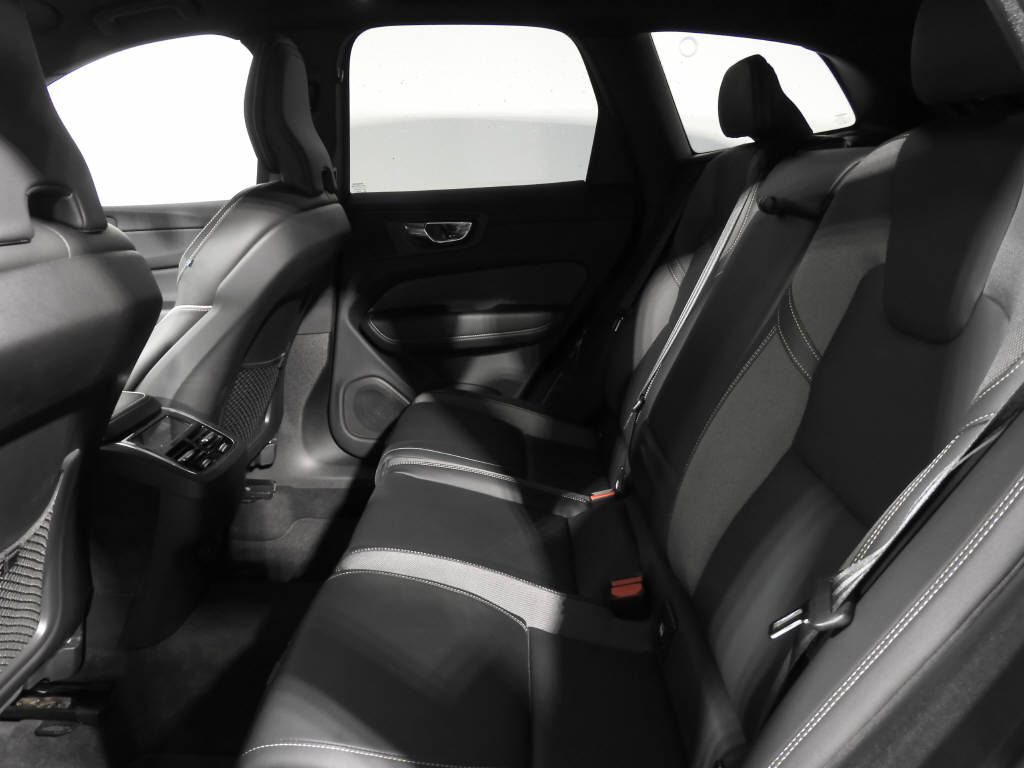 VOLVO XC60 2.0 B5 MH Ultimate Dark AWD-image-8