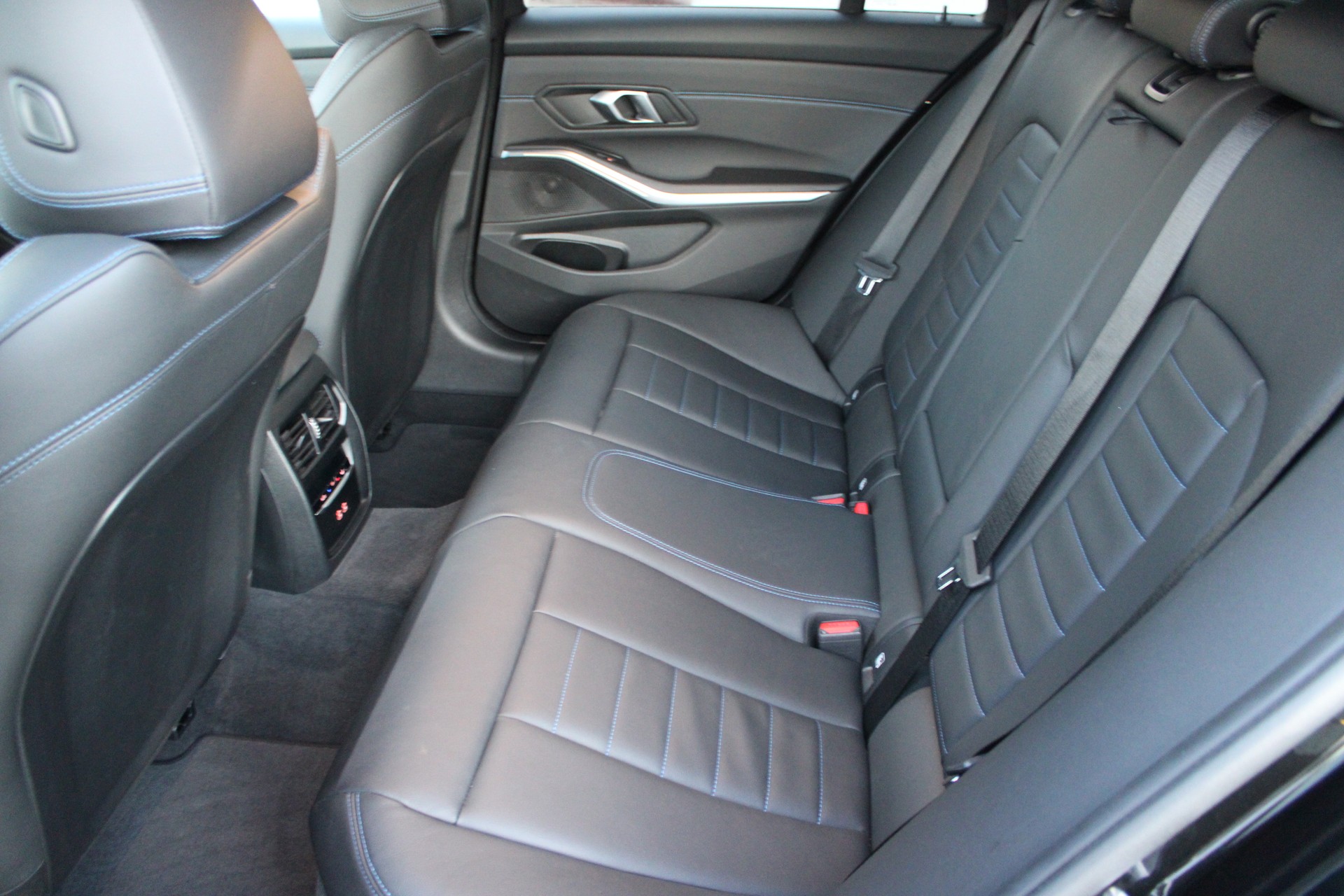 BMW 330d xDr 48V T M Sport-image-8