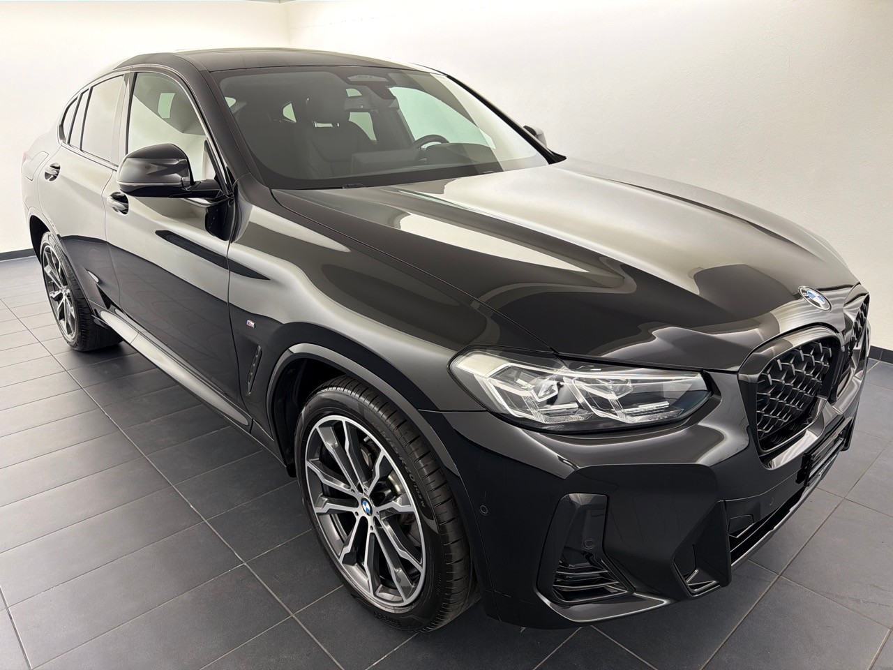 BMW X4 xDrive 48V 20d M Sport-showroom-element-3