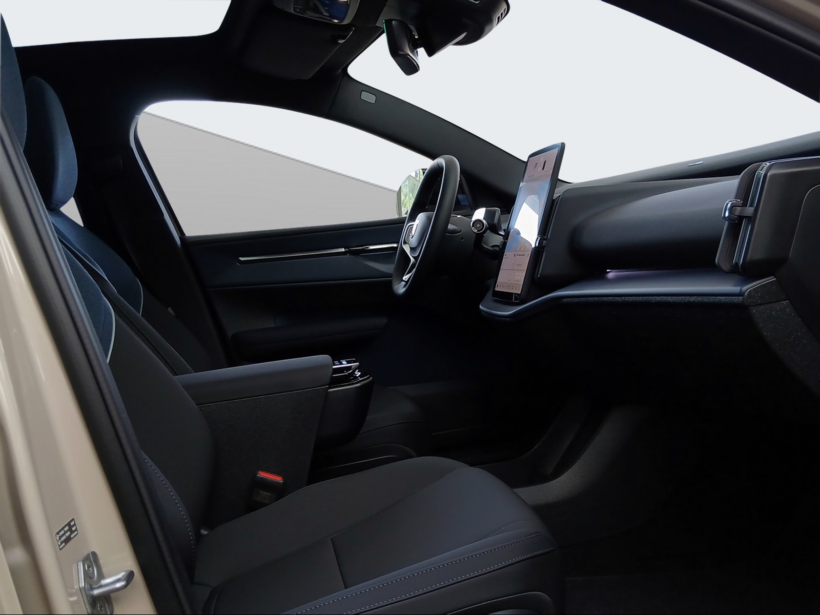 VOLVO EX 30 CC E60 Twin Performance AWD-image-13