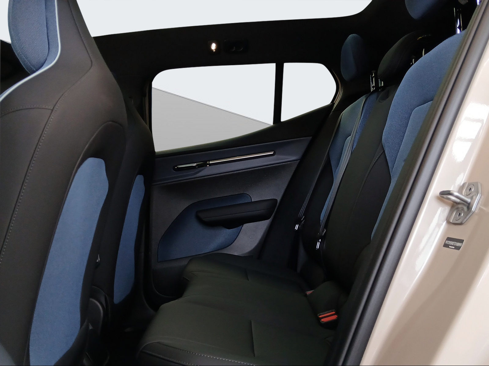VOLVO EX 30 CC E60 Twin Performance AWD-image-11
