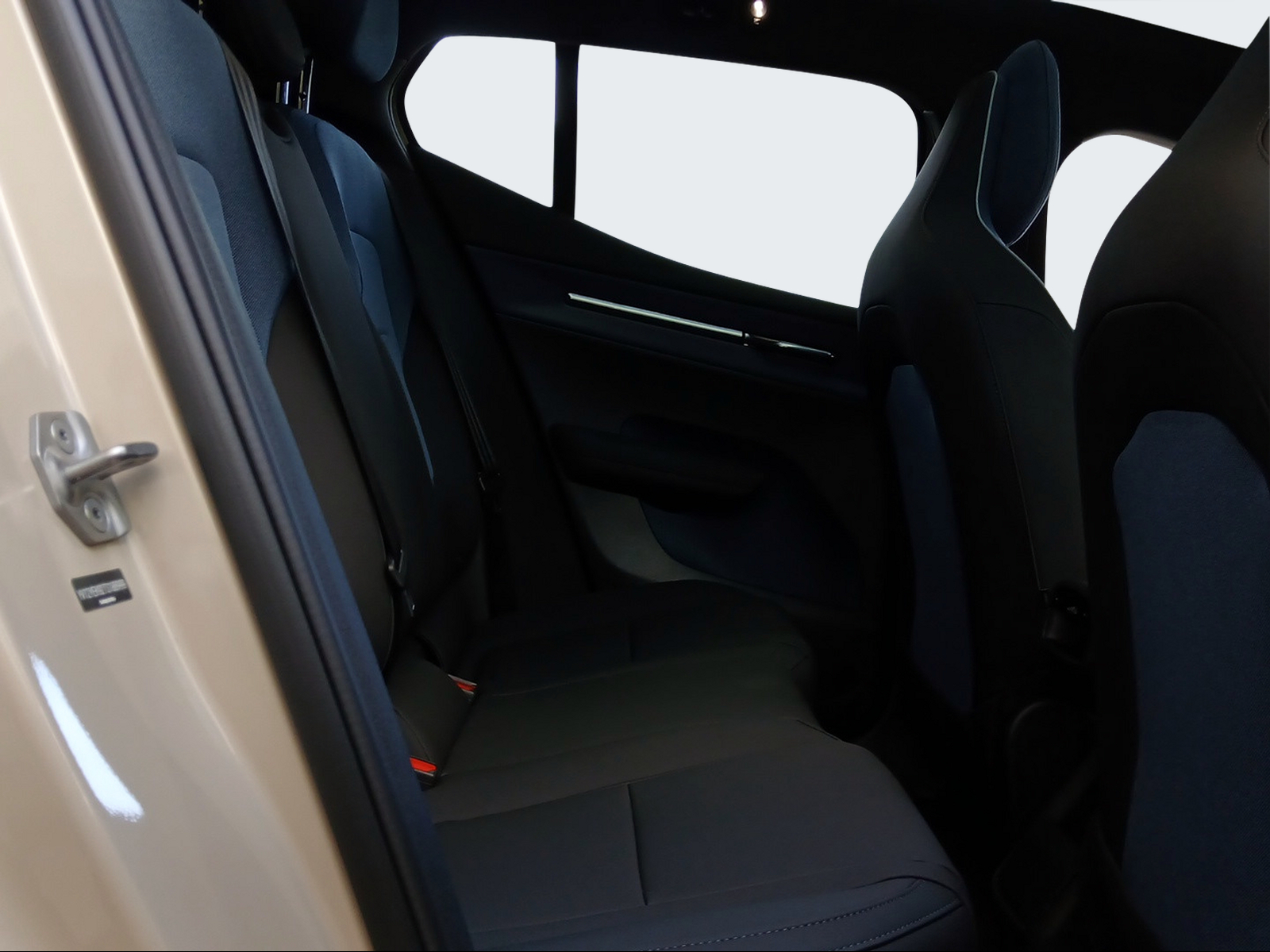 VOLVO EX 30 CC E60 Twin Performance AWD-image-12