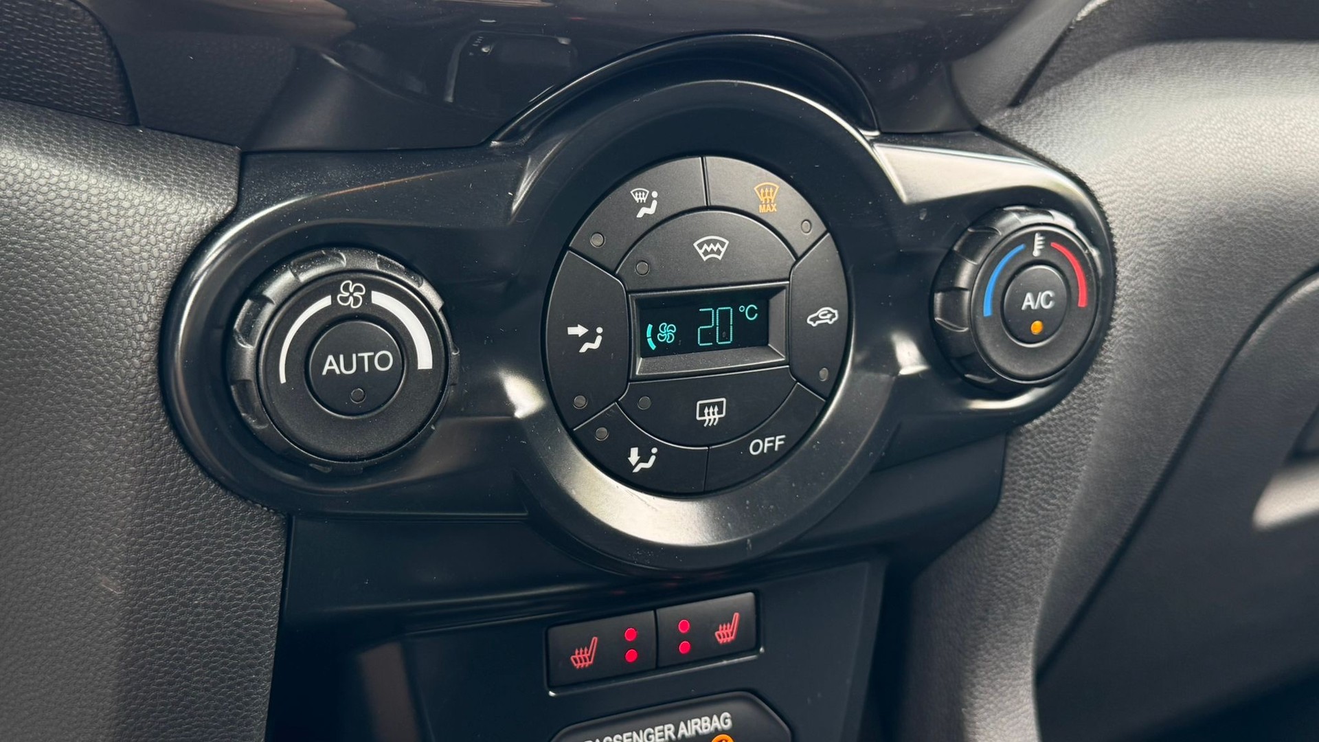 FORD EcoSport 1.5 Trend PowerShift-image-11