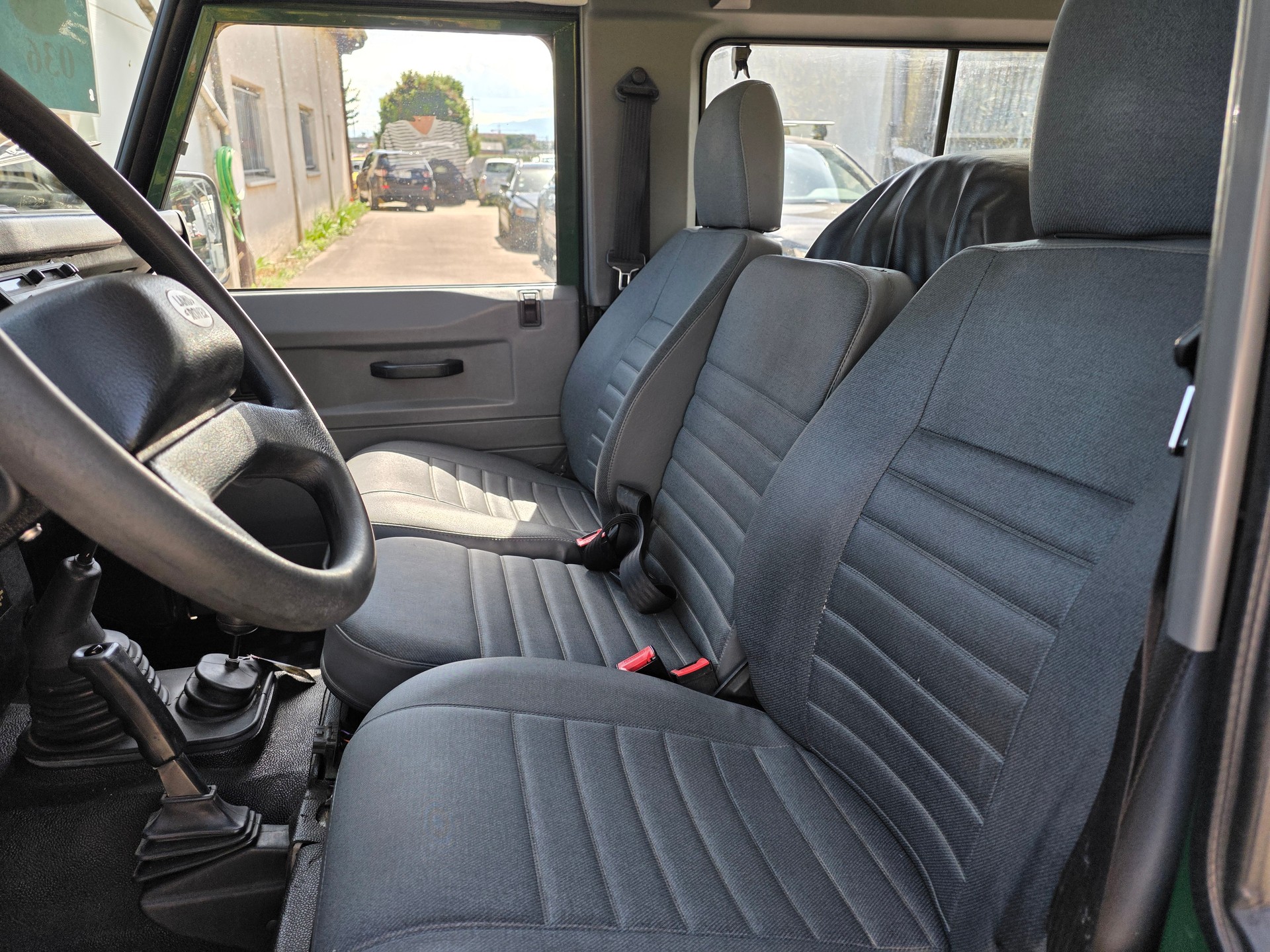 LAND ROVER Defender 90 SW 2.5 Td5-image-9