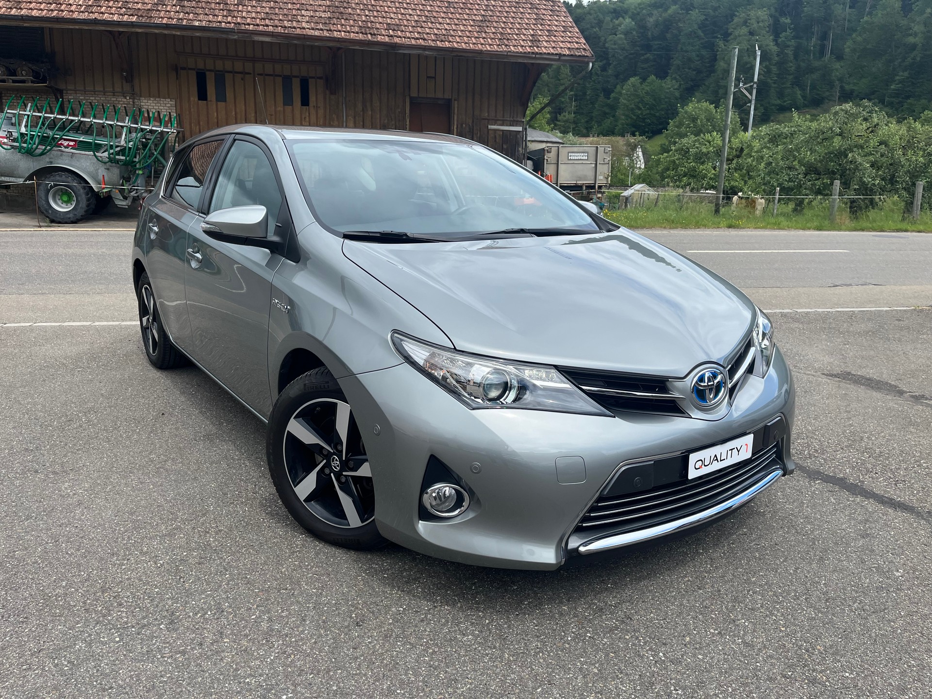 TOYOTA Auris 1.8 16V HSD Linea Sol / Frisch ab MFK & Sevice / 8-fach bereift-image-1