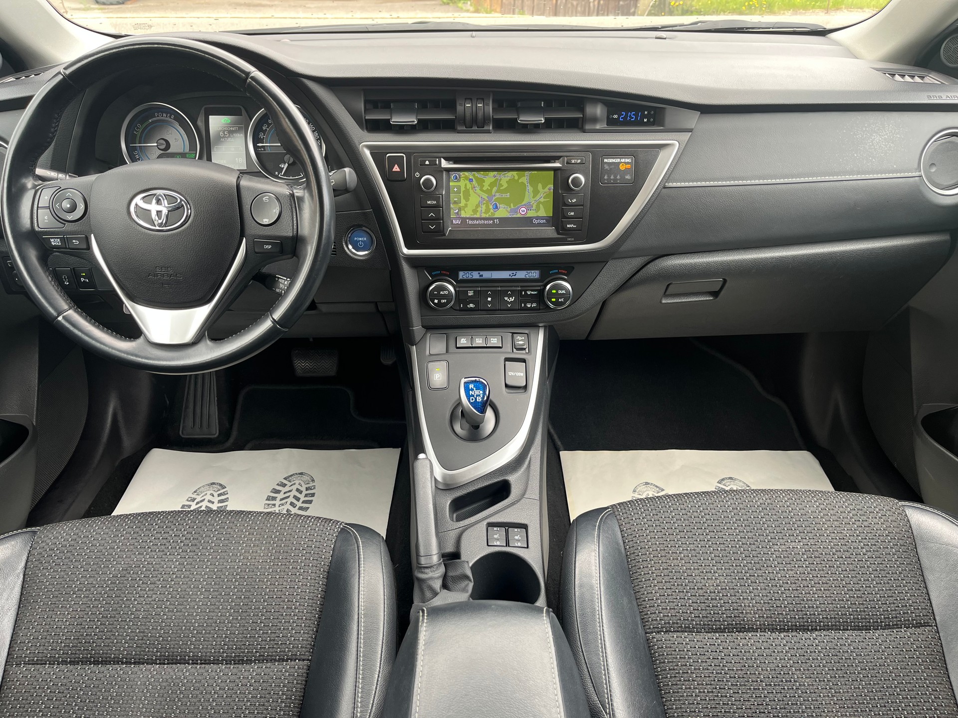 TOYOTA Auris 1.8 16V HSD Linea Sol / Frisch ab MFK & Sevice / 8-fach bereift-image-6