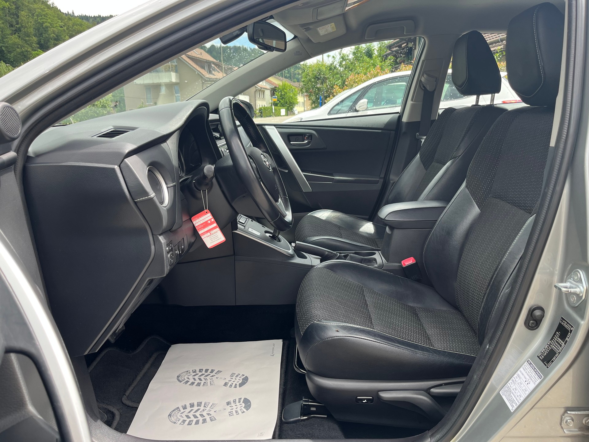 TOYOTA Auris 1.8 16V HSD Linea Sol / Frisch ab MFK & Sevice / 8-fach bereift-image-10