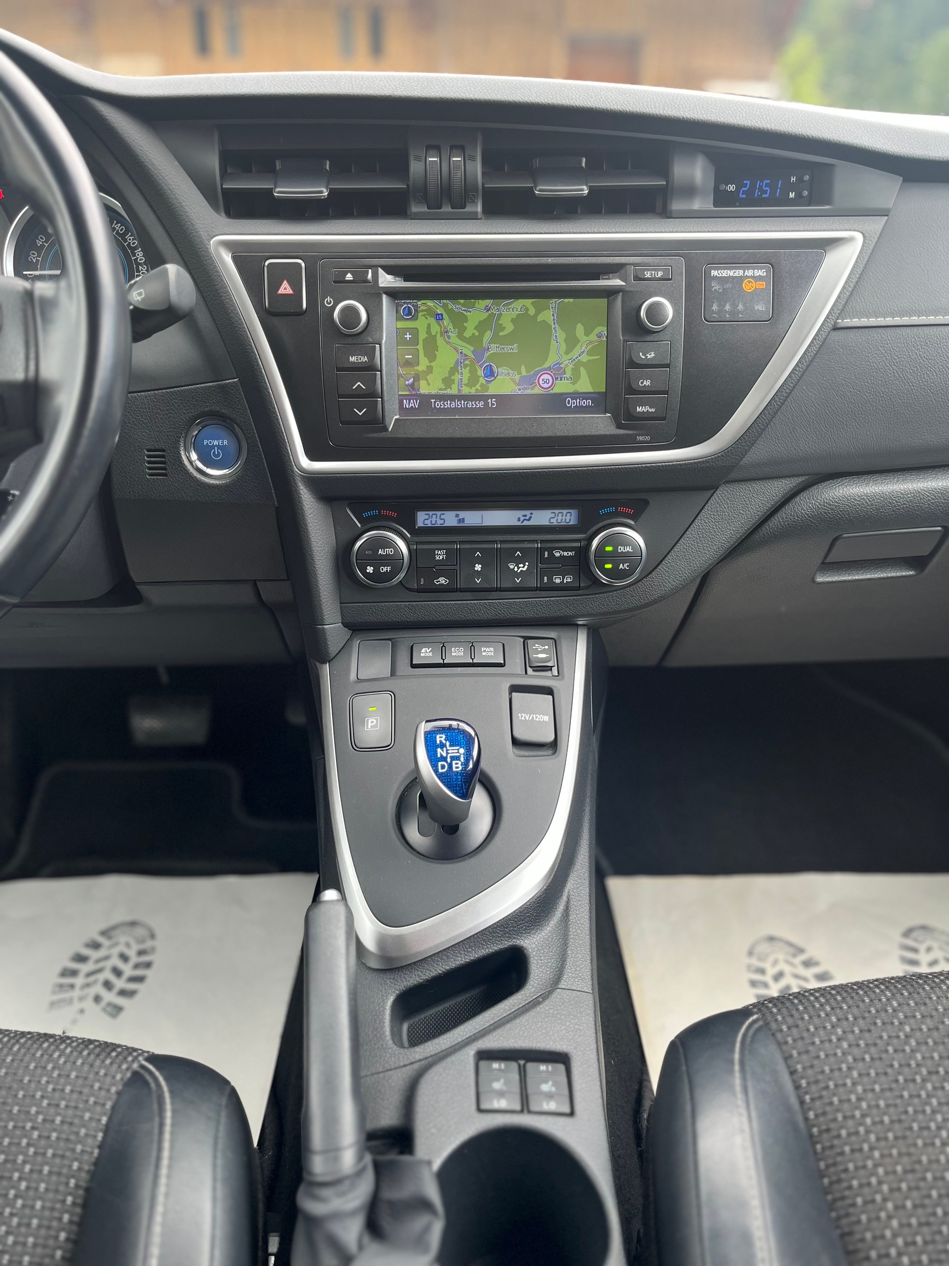 TOYOTA Auris 1.8 16V HSD Linea Sol / Frisch ab MFK & Sevice / 8-fach bereift-image-7