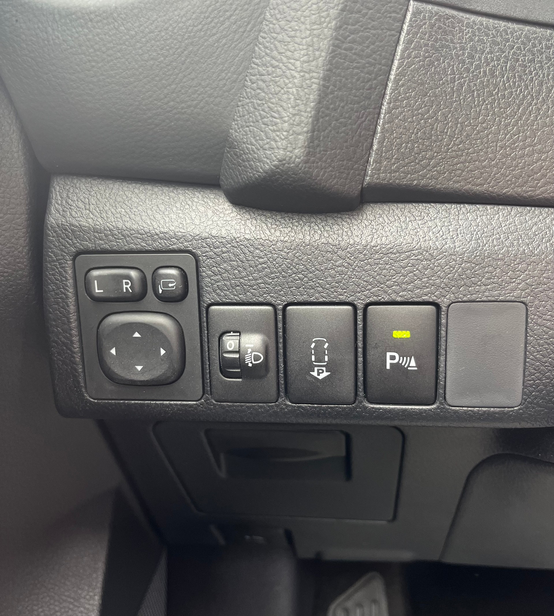 TOYOTA Auris 1.8 16V HSD Linea Sol / Frisch ab MFK & Sevice / 8-fach bereift-image-14