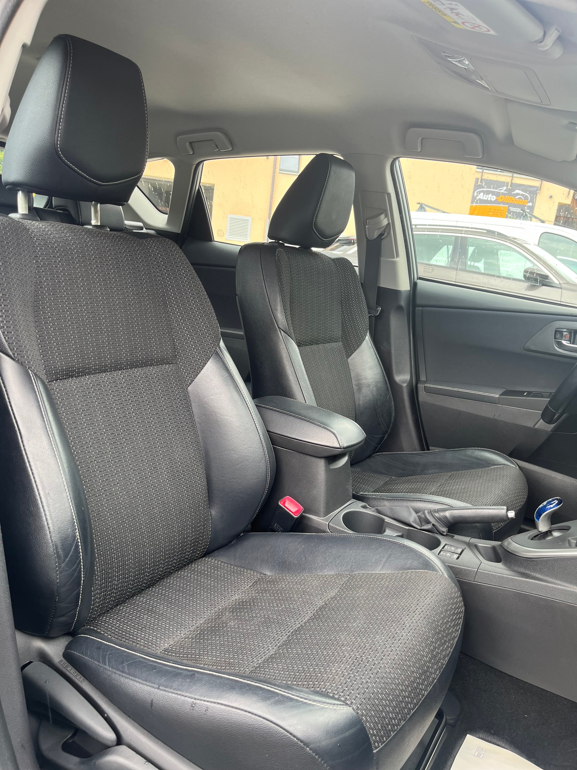 TOYOTA Auris 1.8 16V HSD Linea Sol / Frisch ab MFK & Sevice / 8-fach bereift-image-12