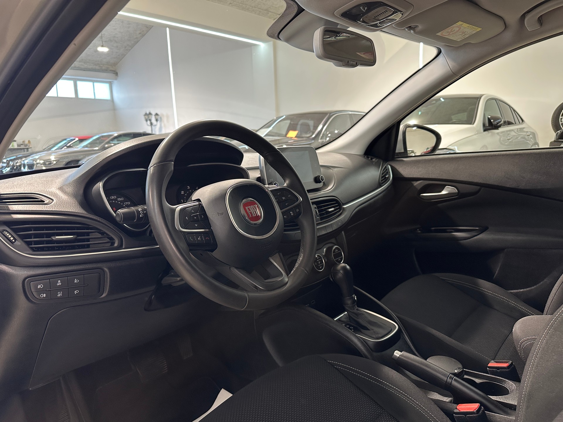 FIAT Tipo 1.6MJ Station Wagon Lounge DCT-showroom-element-1