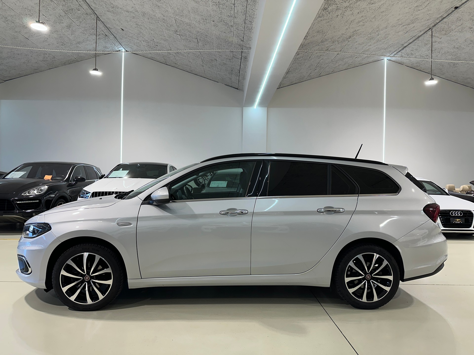 FIAT Tipo 1.6MJ Station Wagon Lounge DCT-image-4