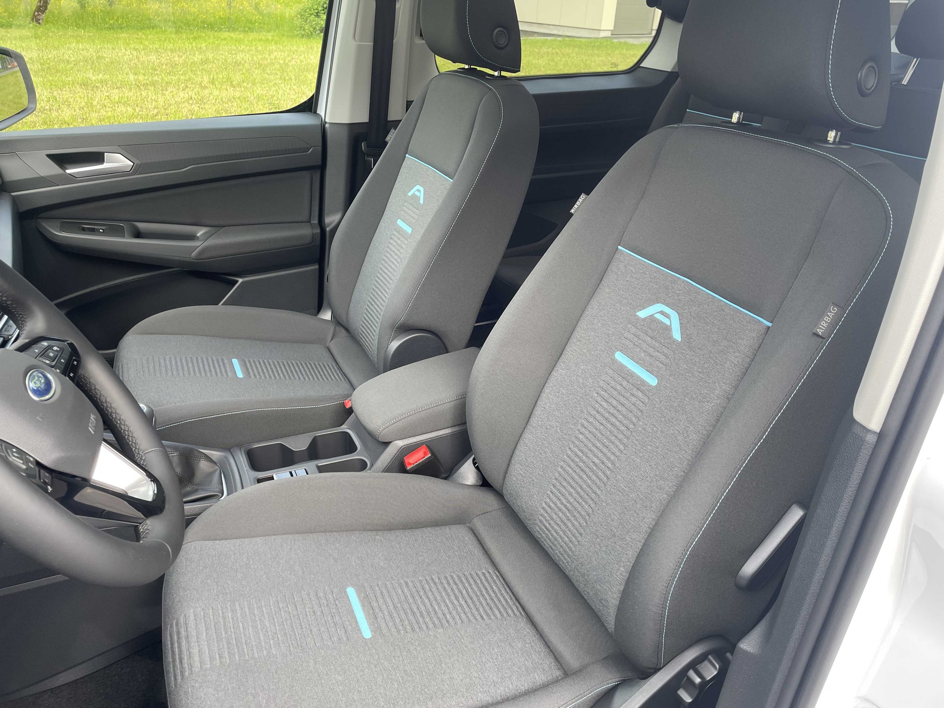 FORD Tourneo Grand Connect 2.0 EcoBlue 122PS Active 4x4-image-9
