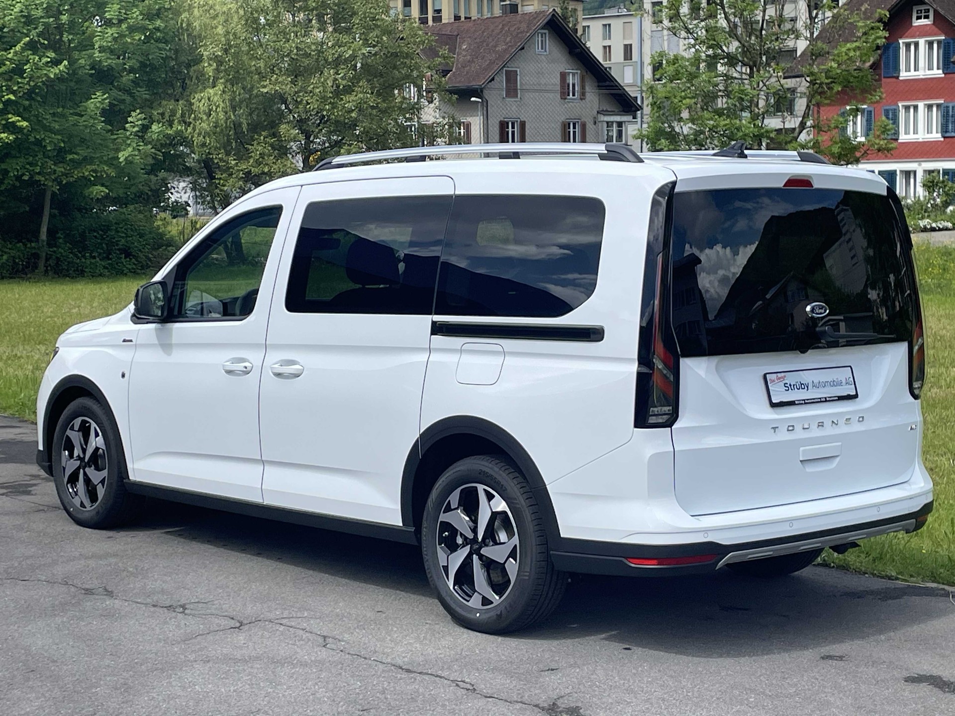 FORD Tourneo Grand Connect 2.0 EcoBlue 122PS Active 4x4-showroom-element-3