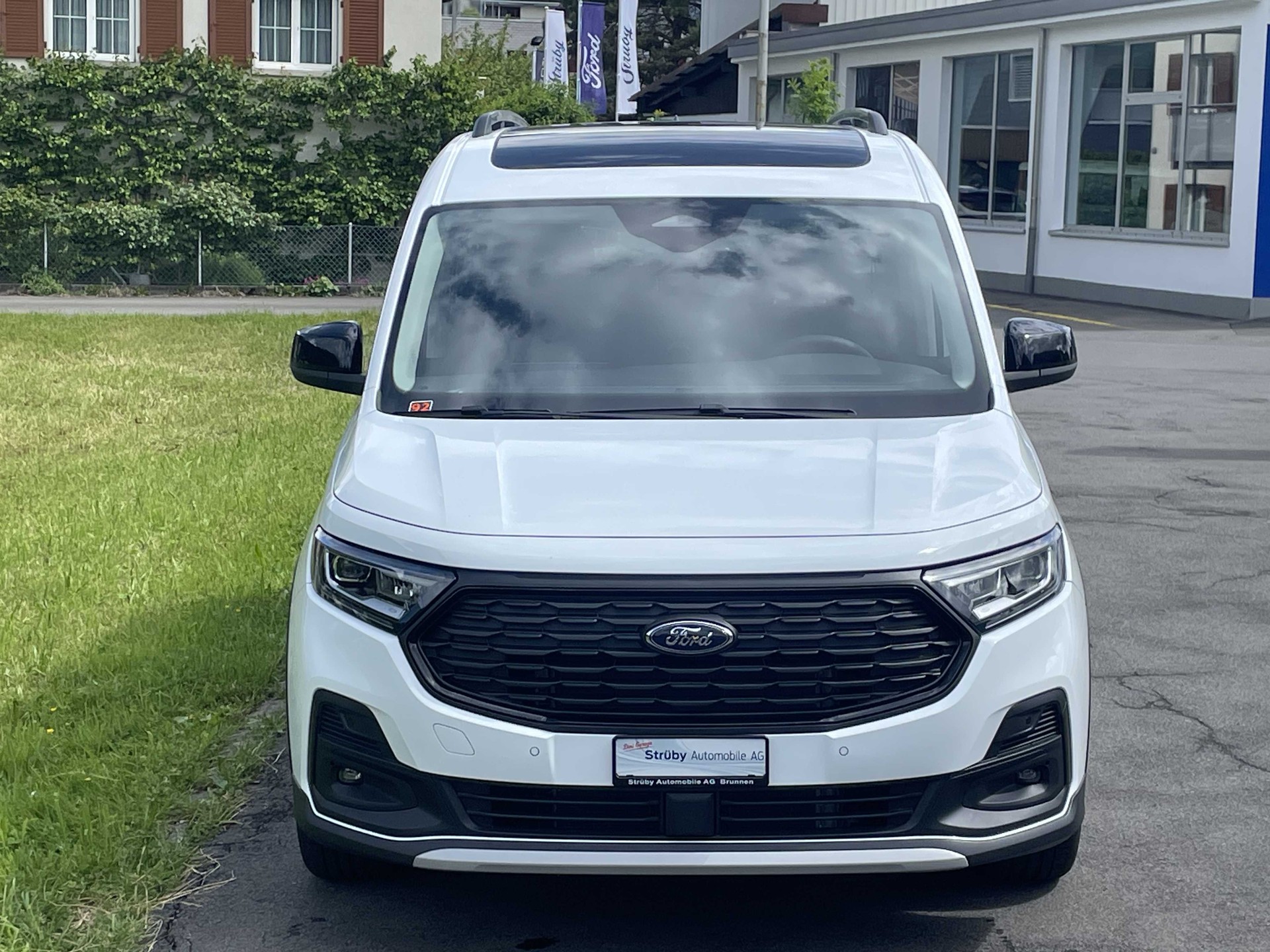FORD Tourneo Grand Connect 2.0 EcoBlue 122PS Active 4x4-showroom-element-1