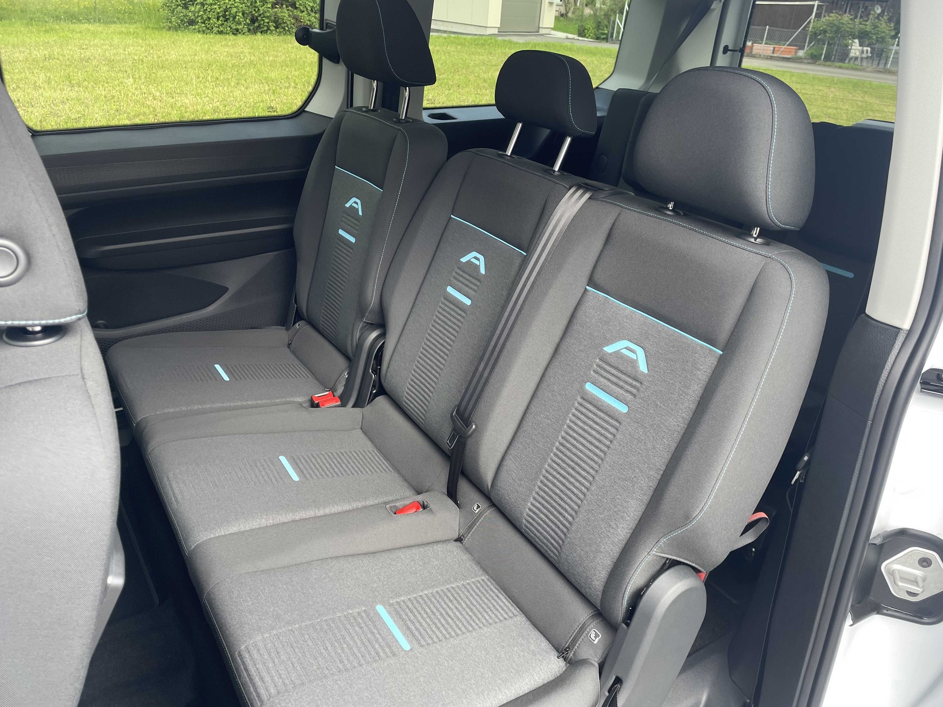 FORD Tourneo Grand Connect 2.0 EcoBlue 122PS Active 4x4-image-12