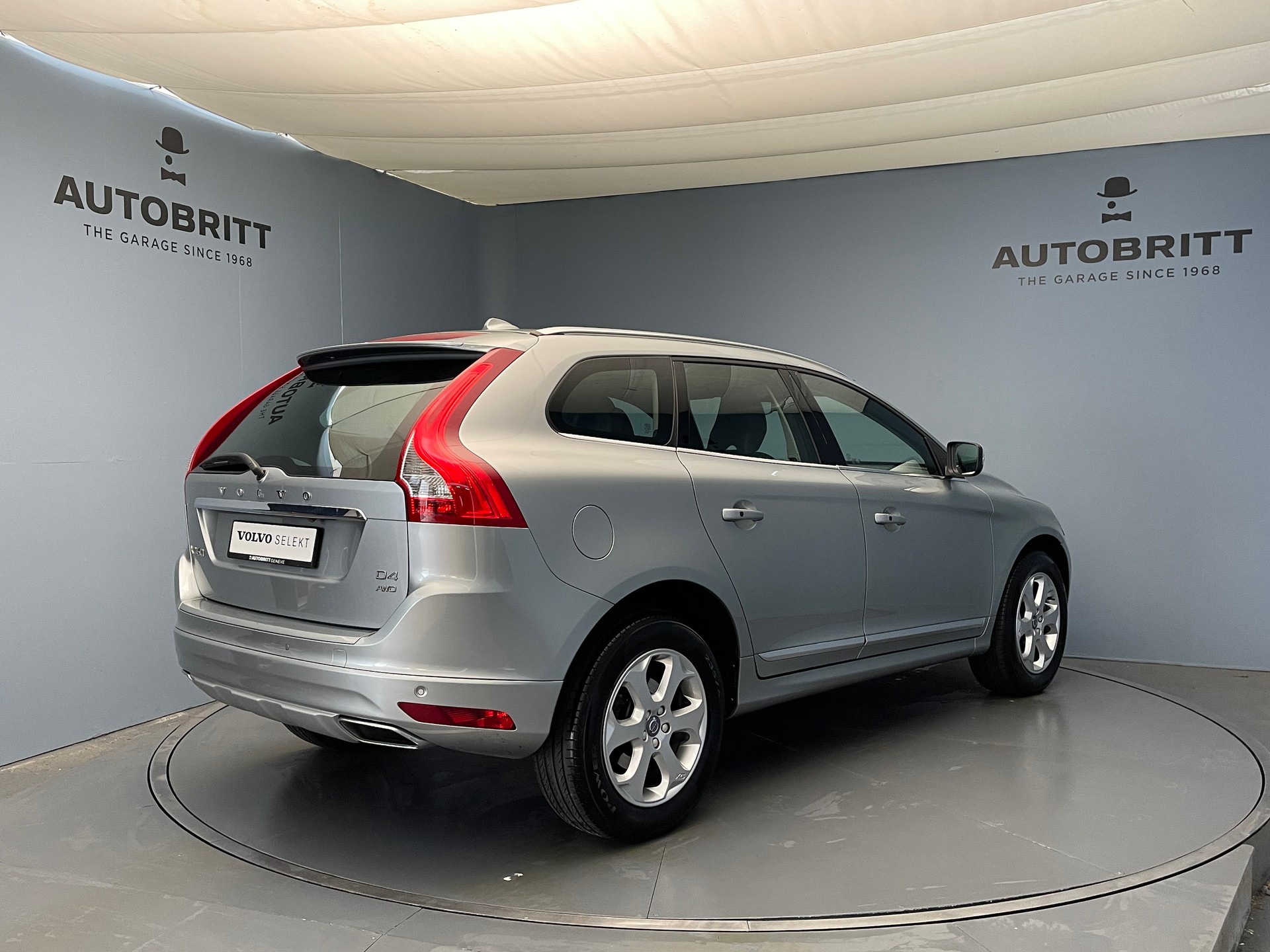 VOLVO XC60 2.4 D4 Summum AWD S/S-showroom-element-3