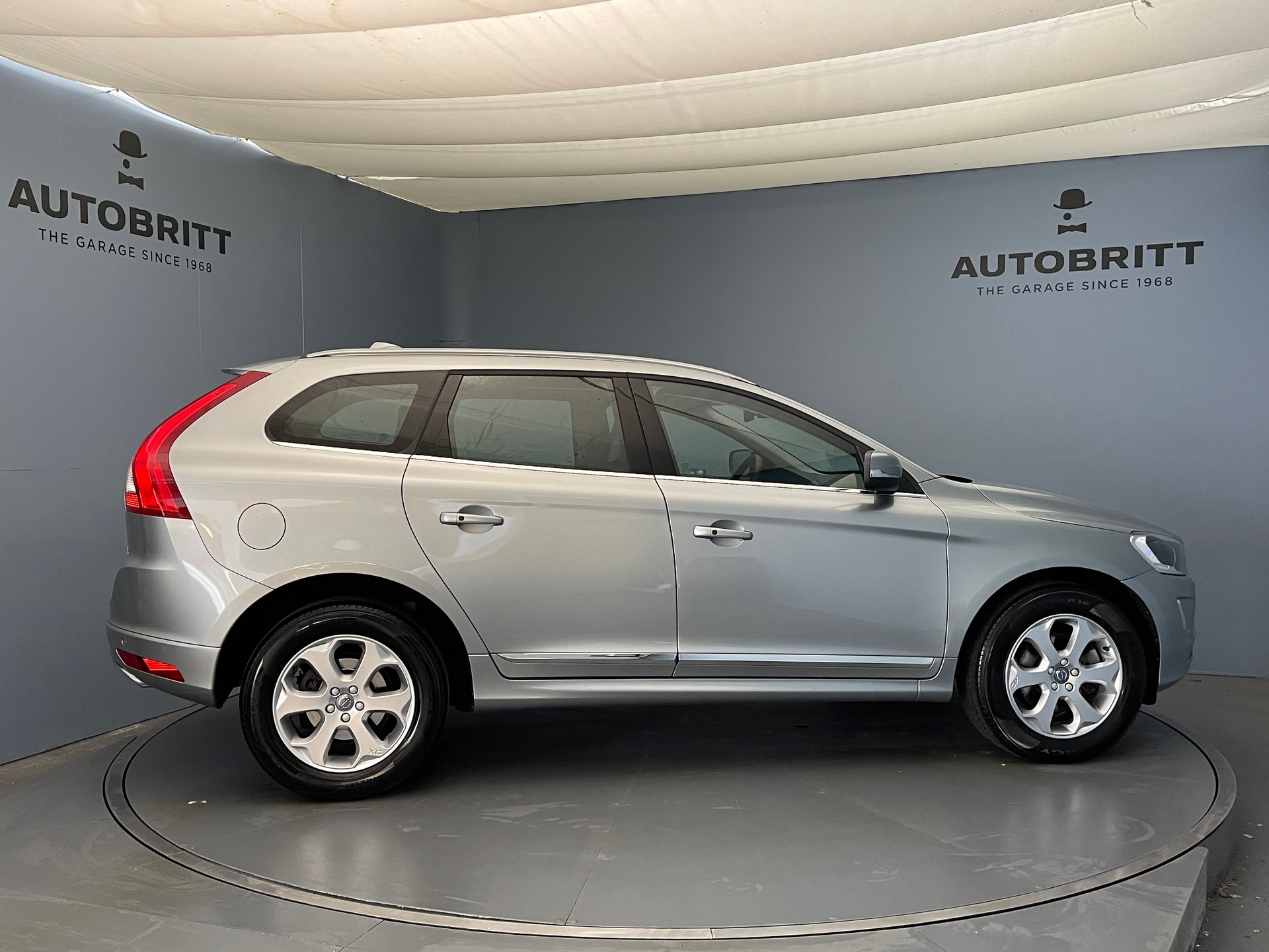 VOLVO XC60 2.4 D4 Summum AWD S/S-showroom-element-2