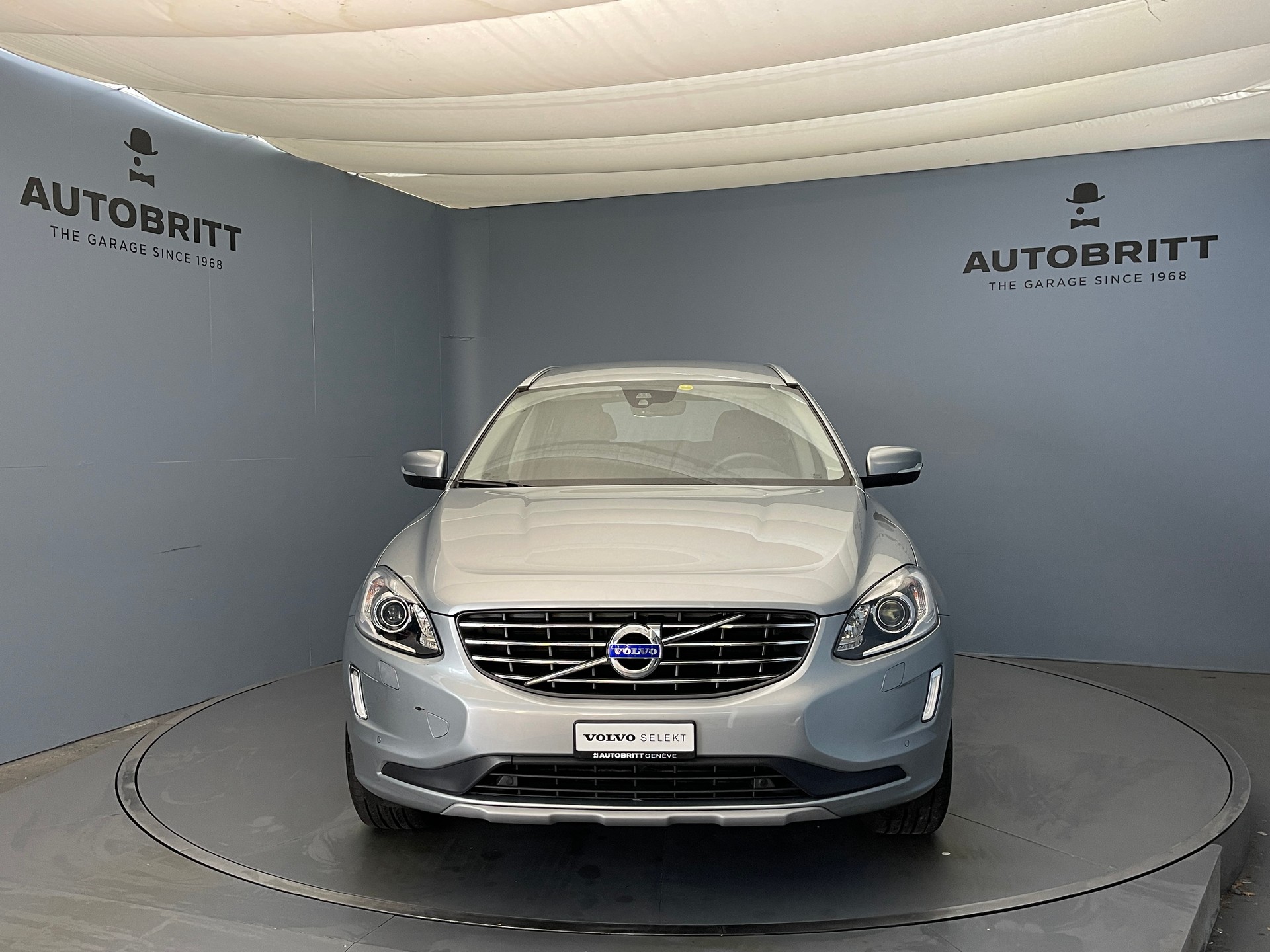 VOLVO XC60 2.4 D4 Summum AWD S/S-image-4