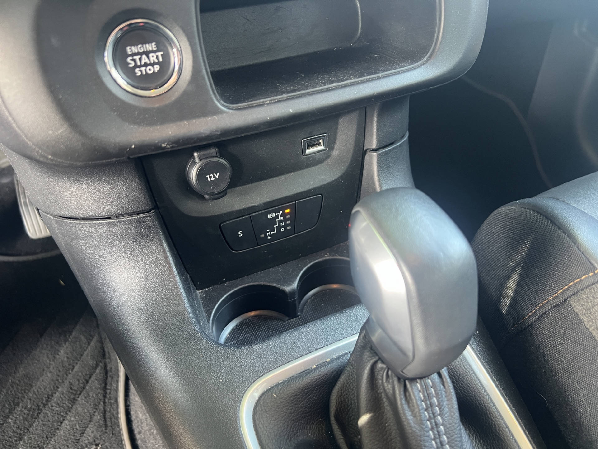 CITROEN C3 1.2 PureTech Shine-image-11