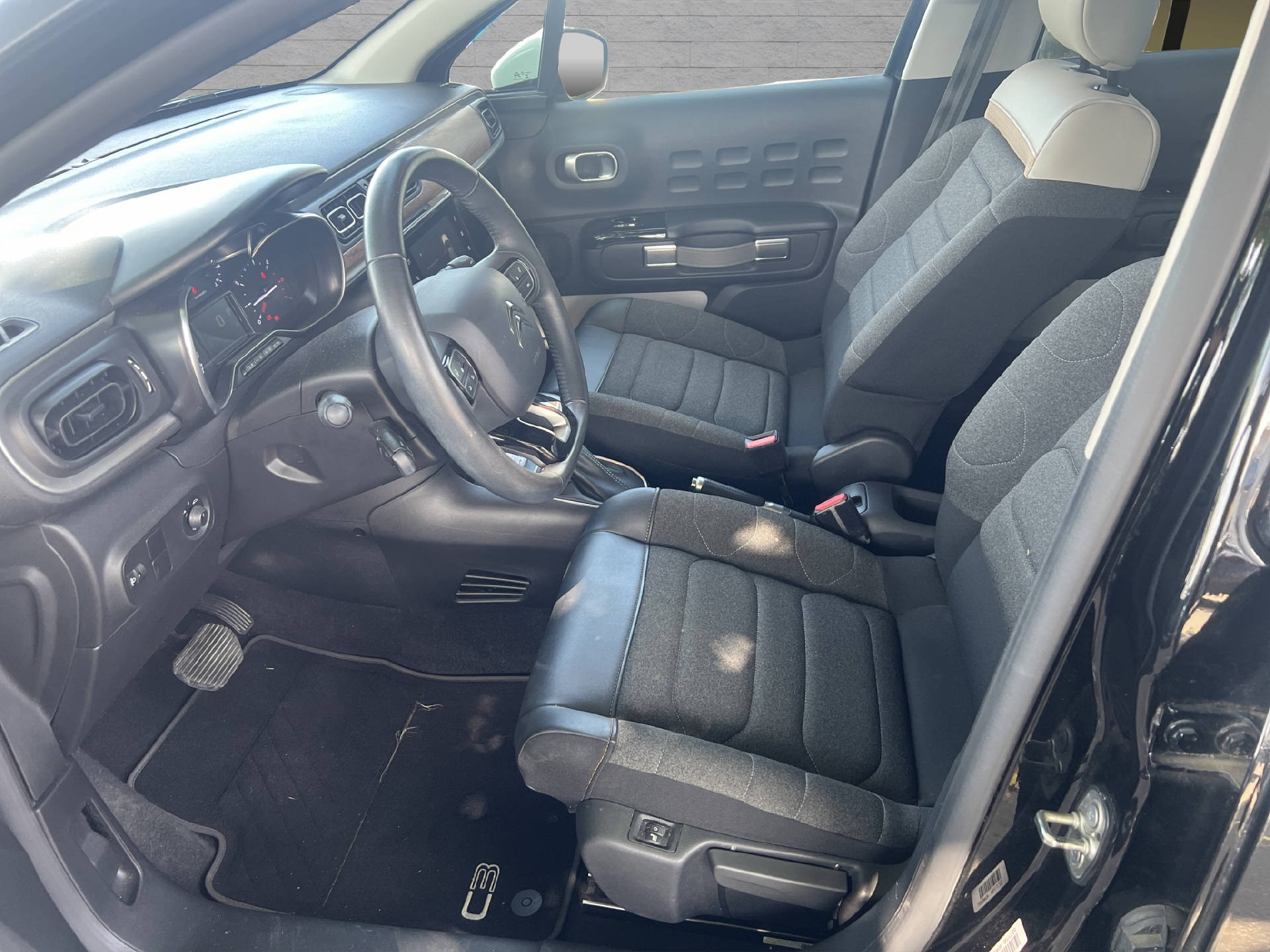 CITROEN C3 1.2 PureTech Shine-image-5