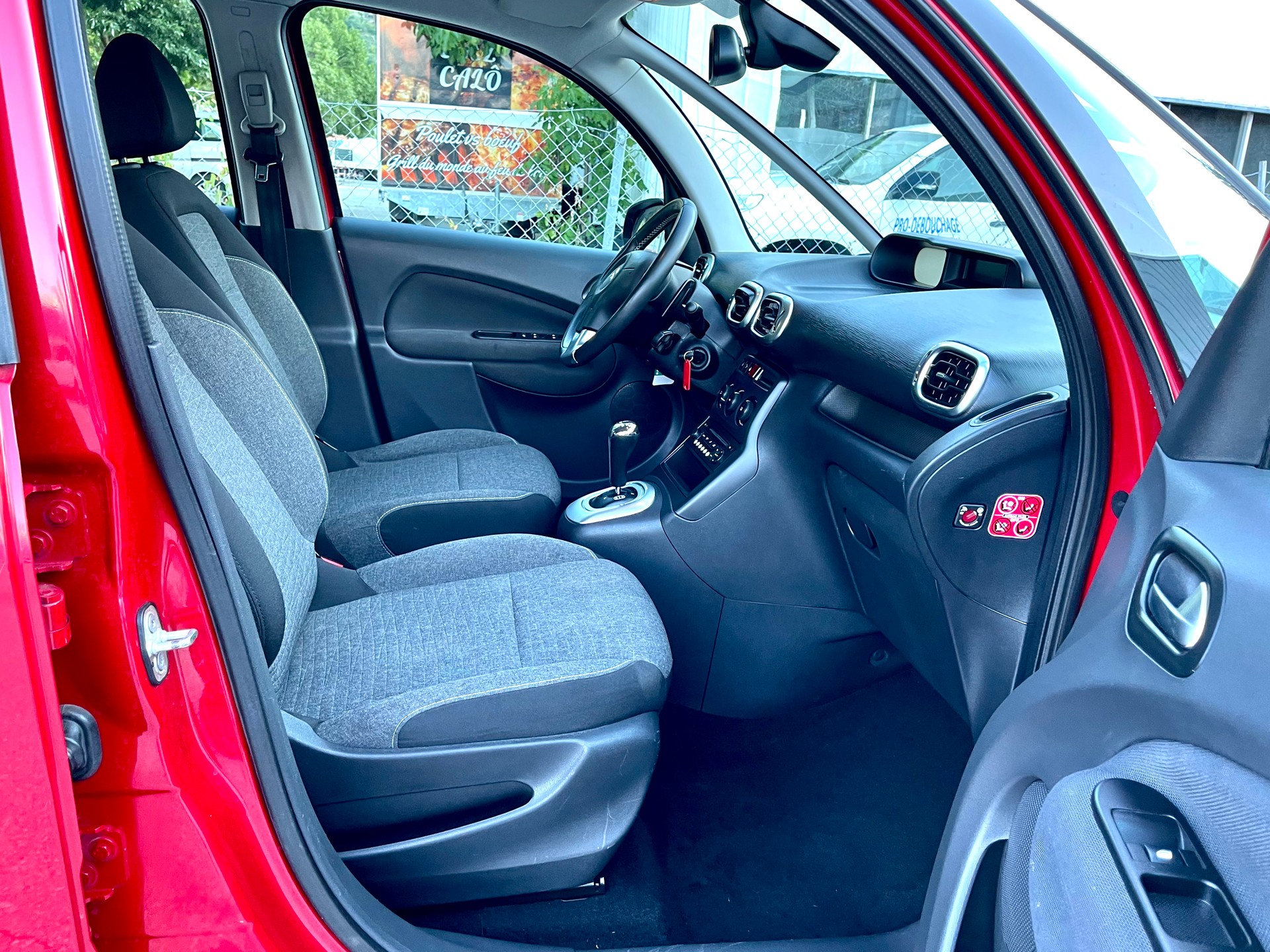 CITROEN C3 Picasso 1.6i 16V Séduction EGS6-image-9