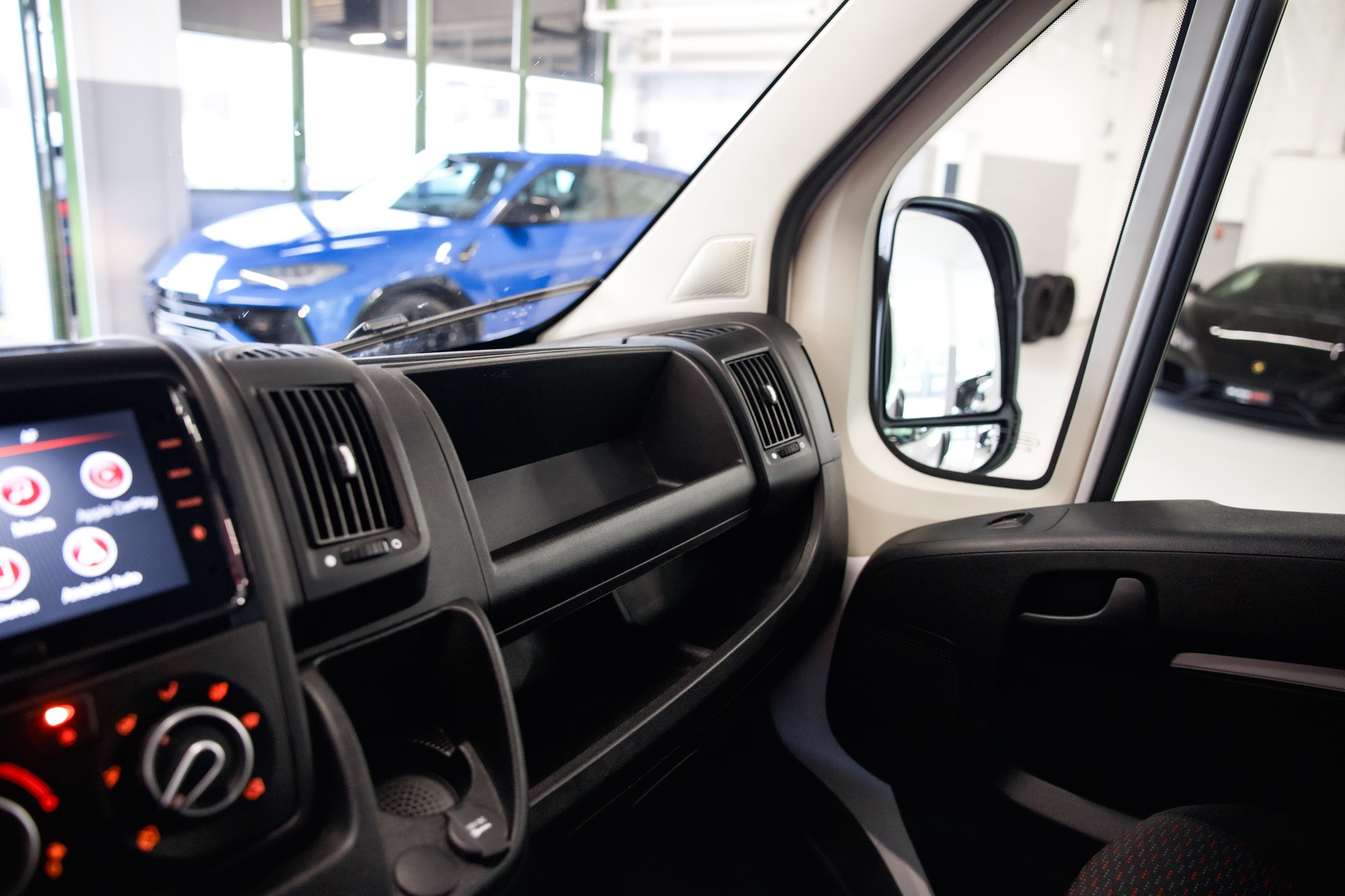 PEUGEOT Boxer 330 L1H1 2.2 BlueHDi 120 S/S-image-25