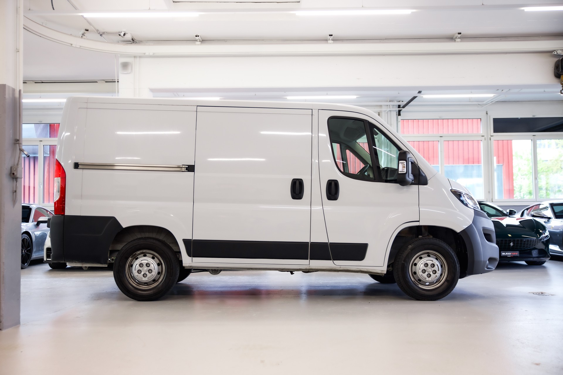 PEUGEOT Boxer 330 L1H1 2.2 BlueHDi 120 S/S-showroom-element-3