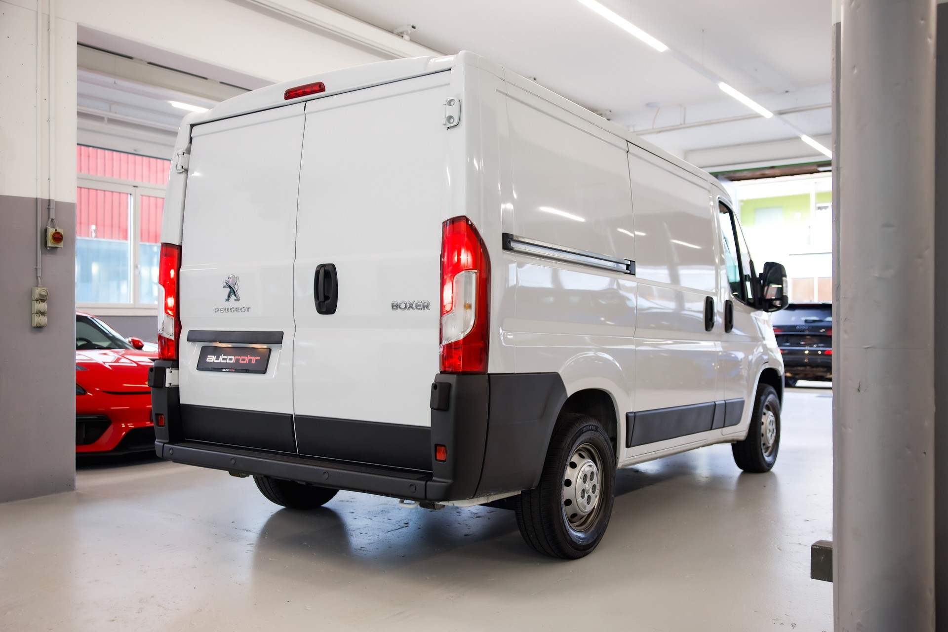 PEUGEOT Boxer 330 L1H1 2.2 BlueHDi 120 S/S-image-4