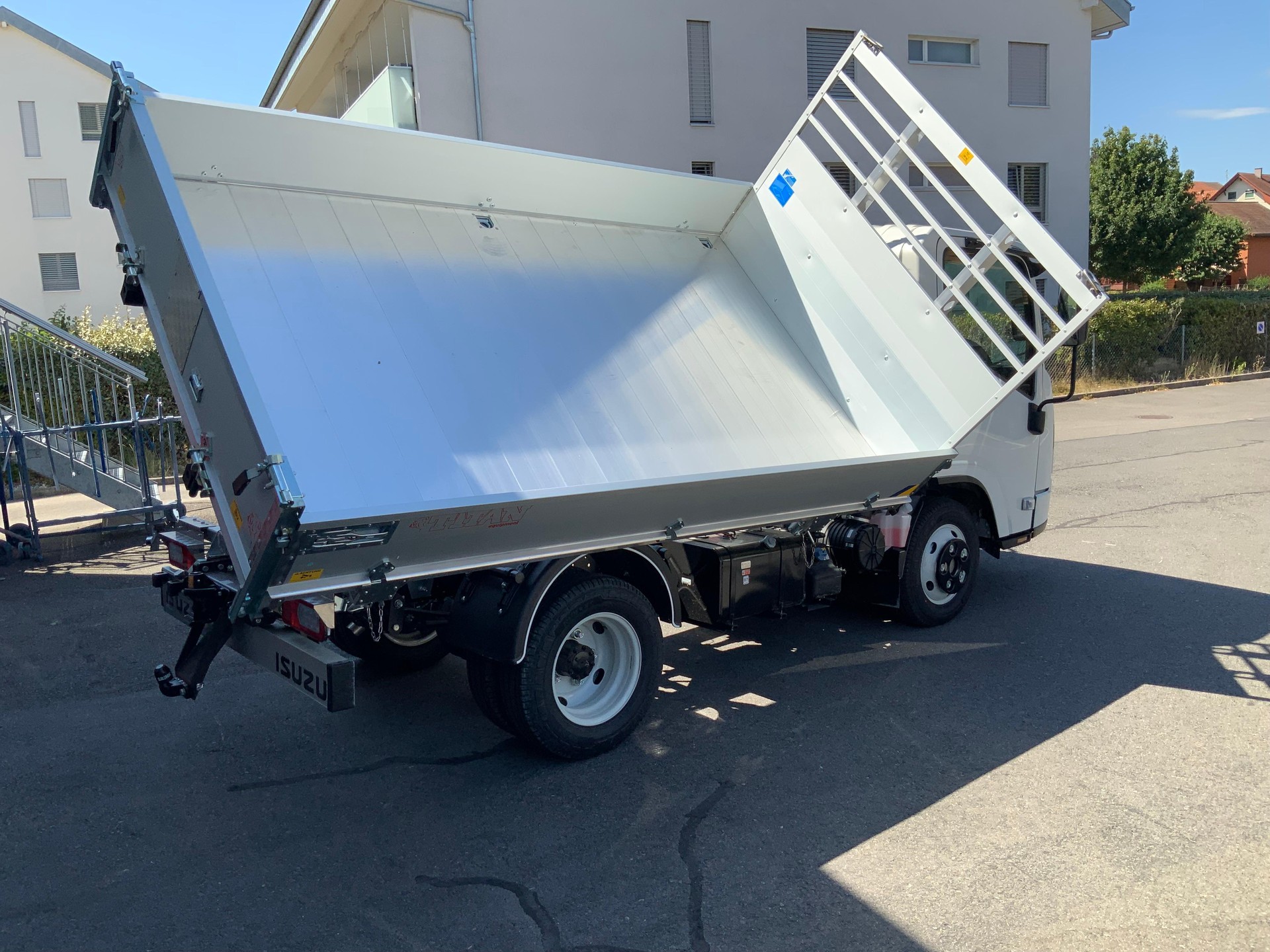 ISUZU M27 Kab.-Ch. E DR 3.0 Ddi-showroom-element-3