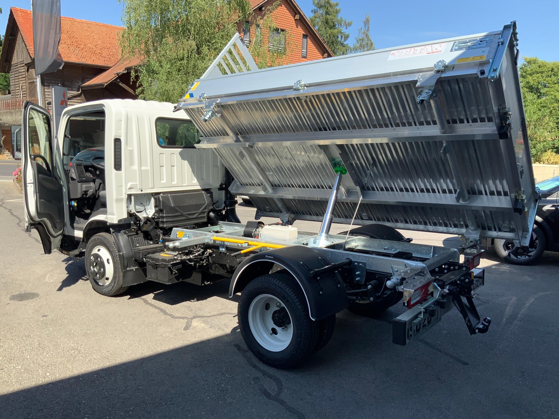 ISUZU M27 Kab.-Ch. E DR 3.0 Ddi-showroom-element-2