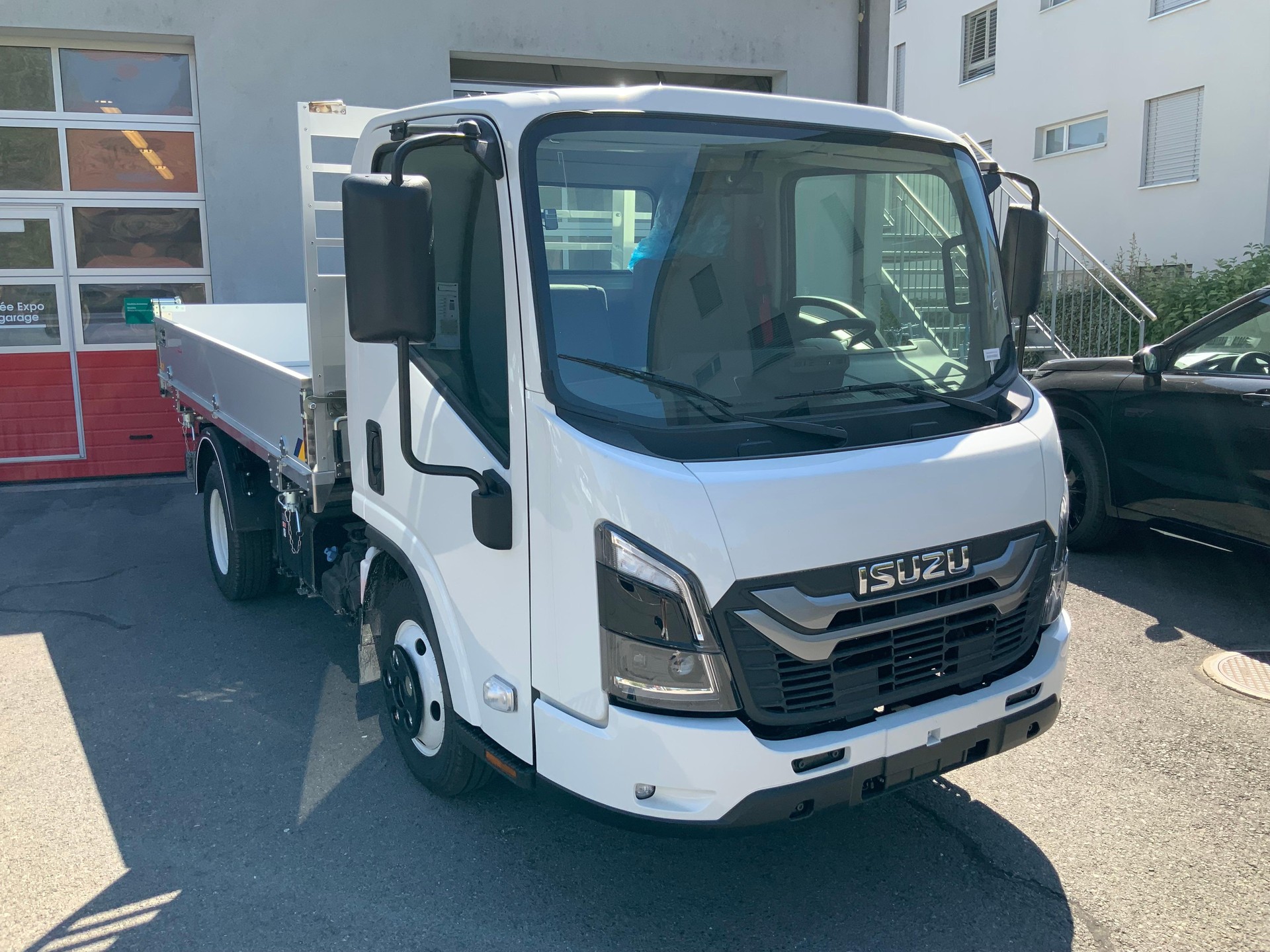 ISUZU M27 Kab.-Ch. E DR 3.0 Ddi-showroom-element-1