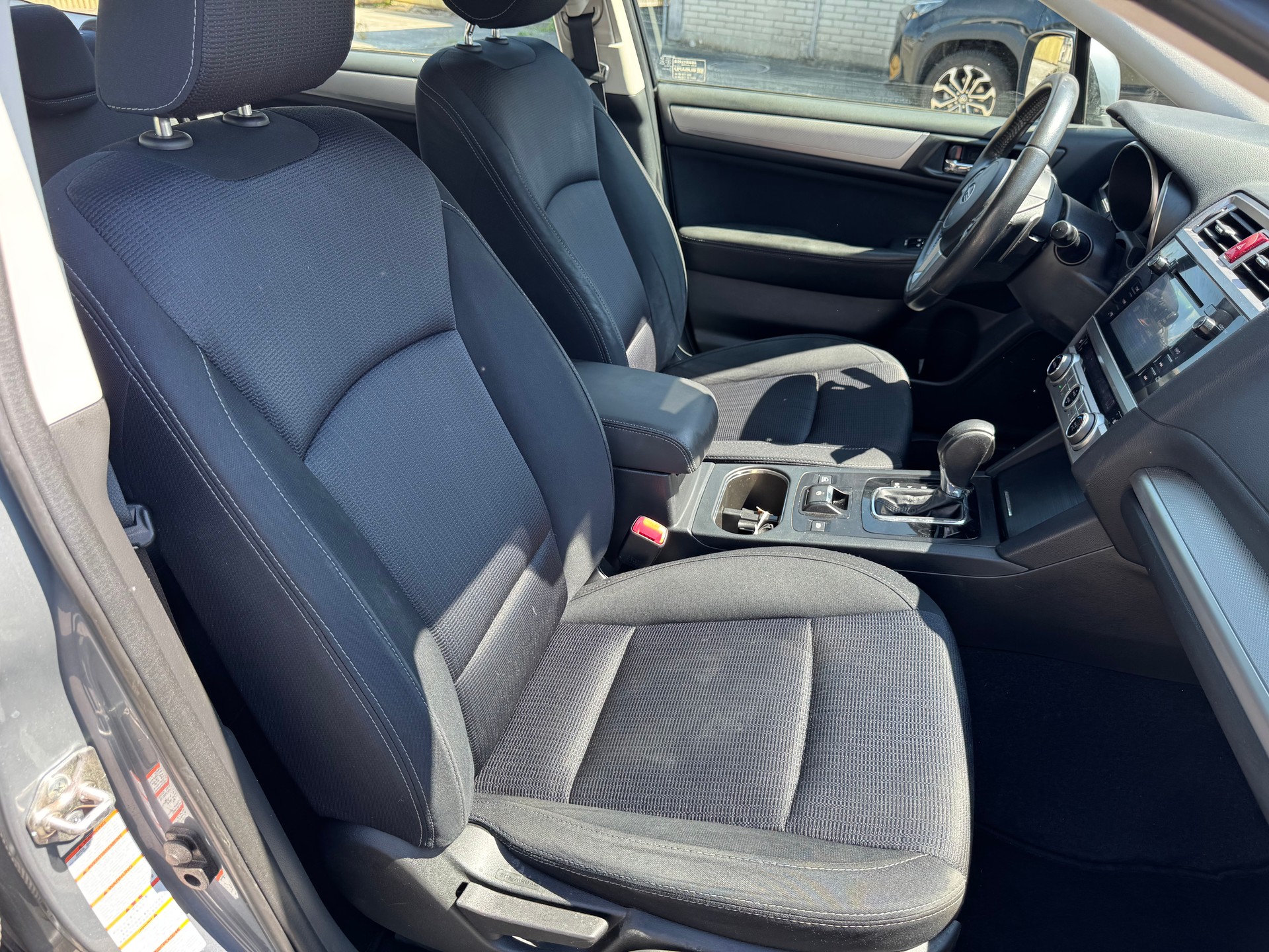 SUBARU Outback 2.5i Swiss AWD Lineartronic-image-9