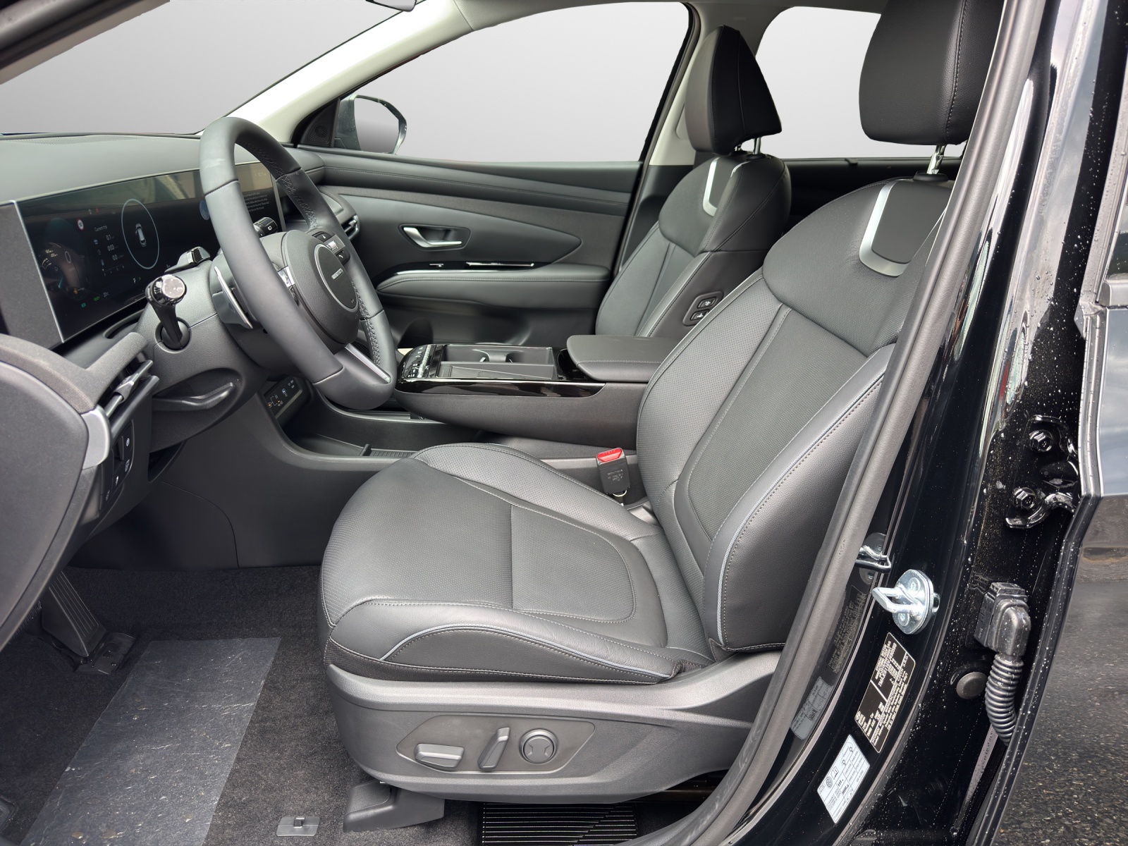 HYUNDAI Tucson 1.6 T-GDi HEV Vertex Swiss Edition 4WD MY27-image-4