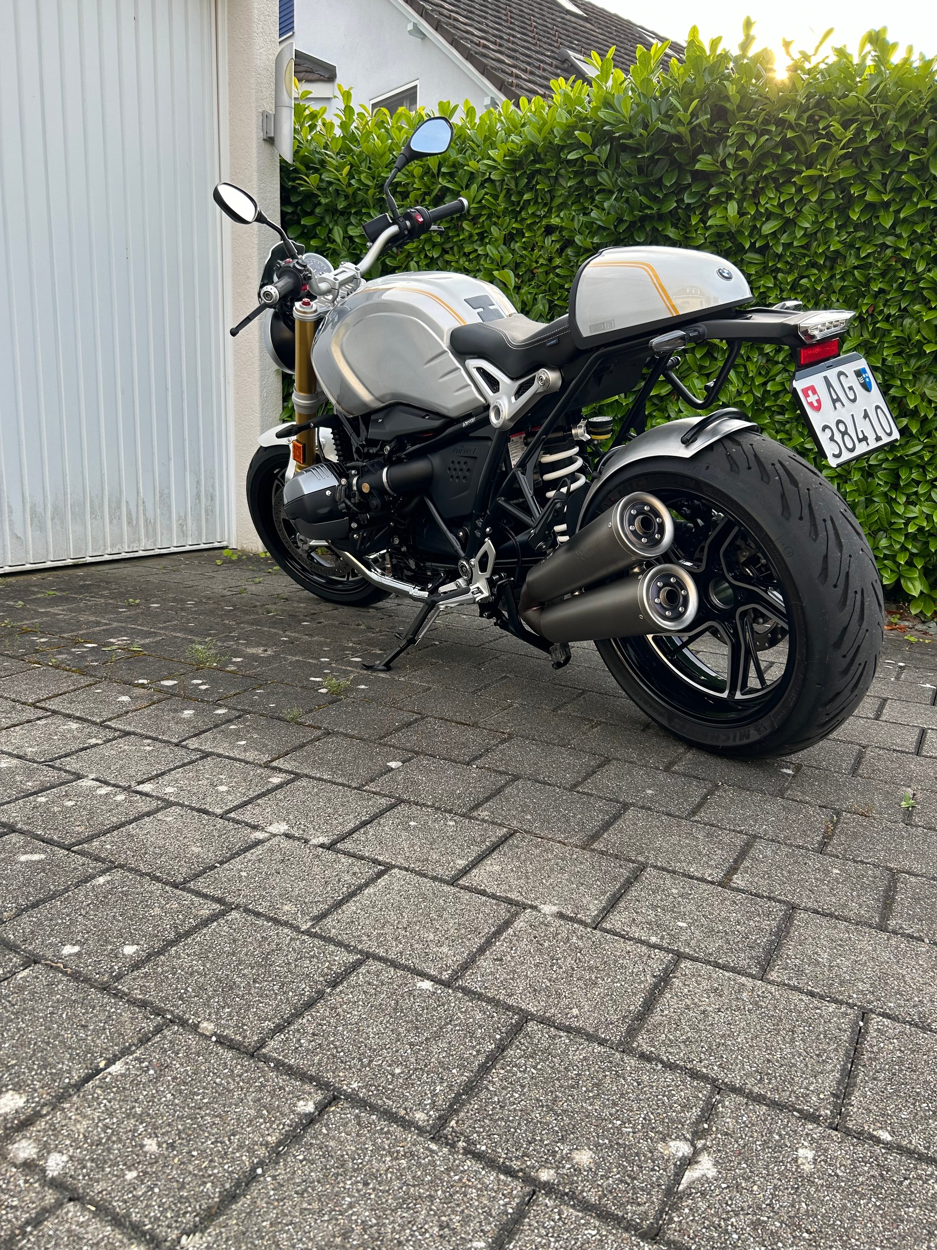 BMW R nineT-image-2
