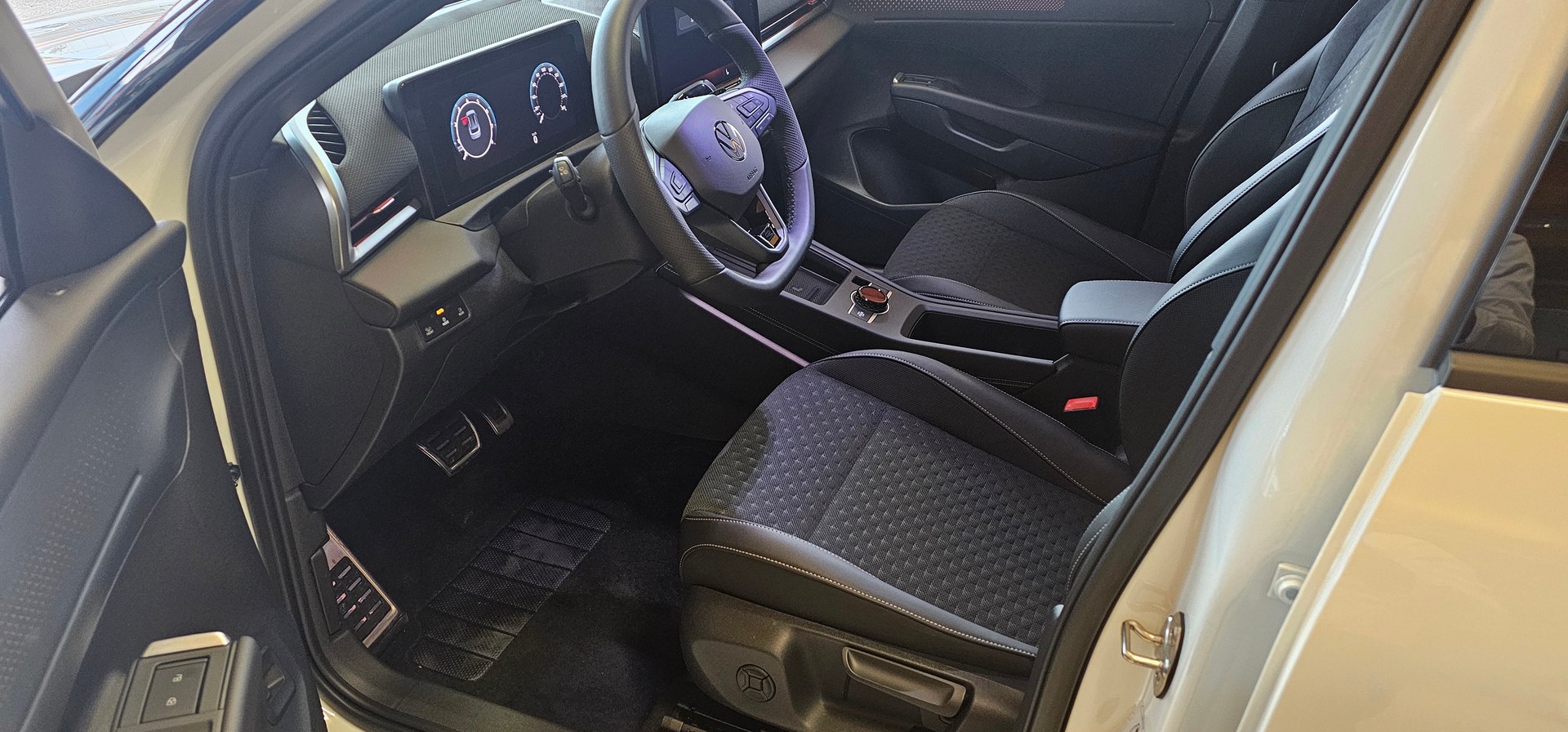 VW T-Roc 1.5 eTSI mHEV R-Line DSG-image-8