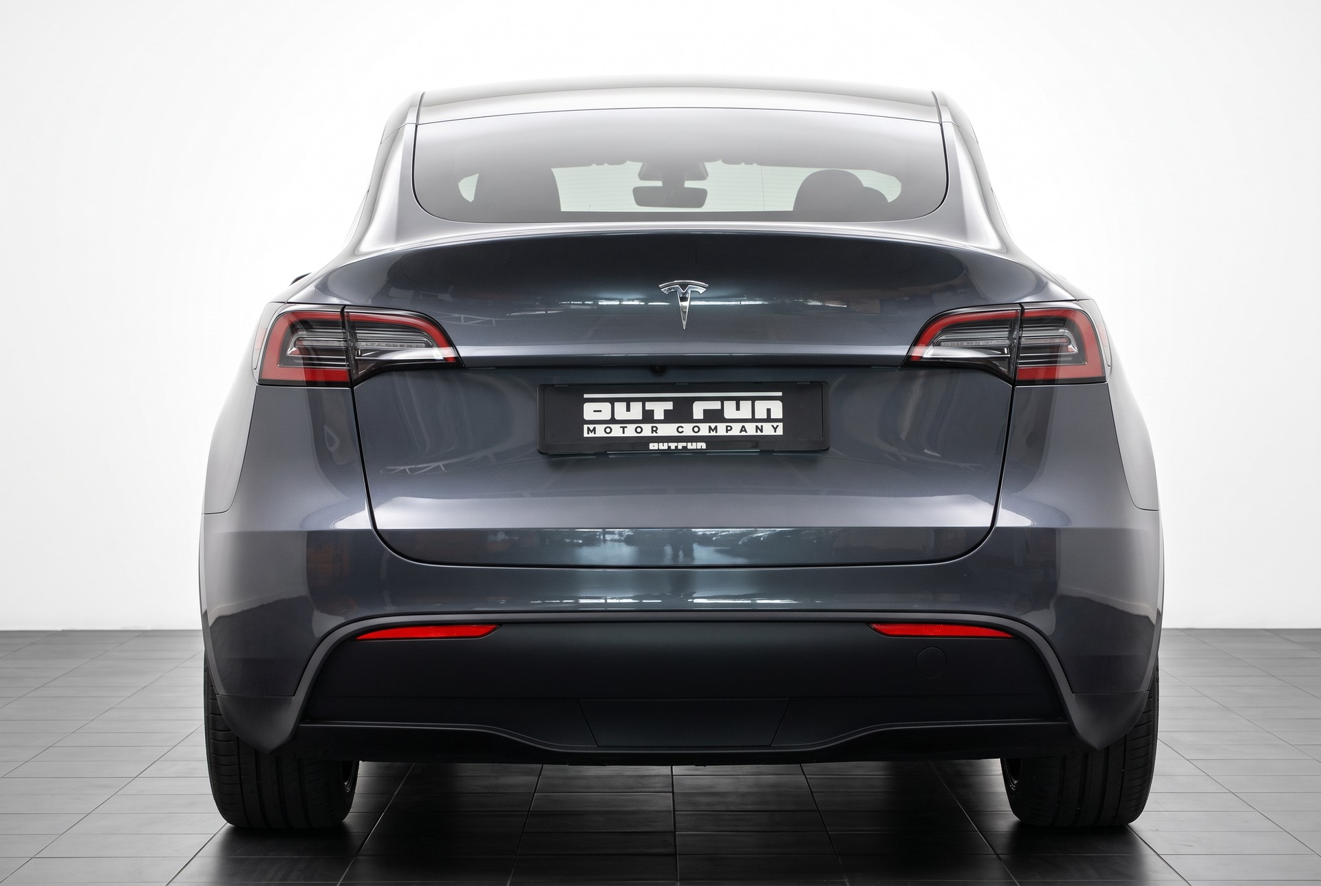 TESLA Model Y RWD-showroom-element-2