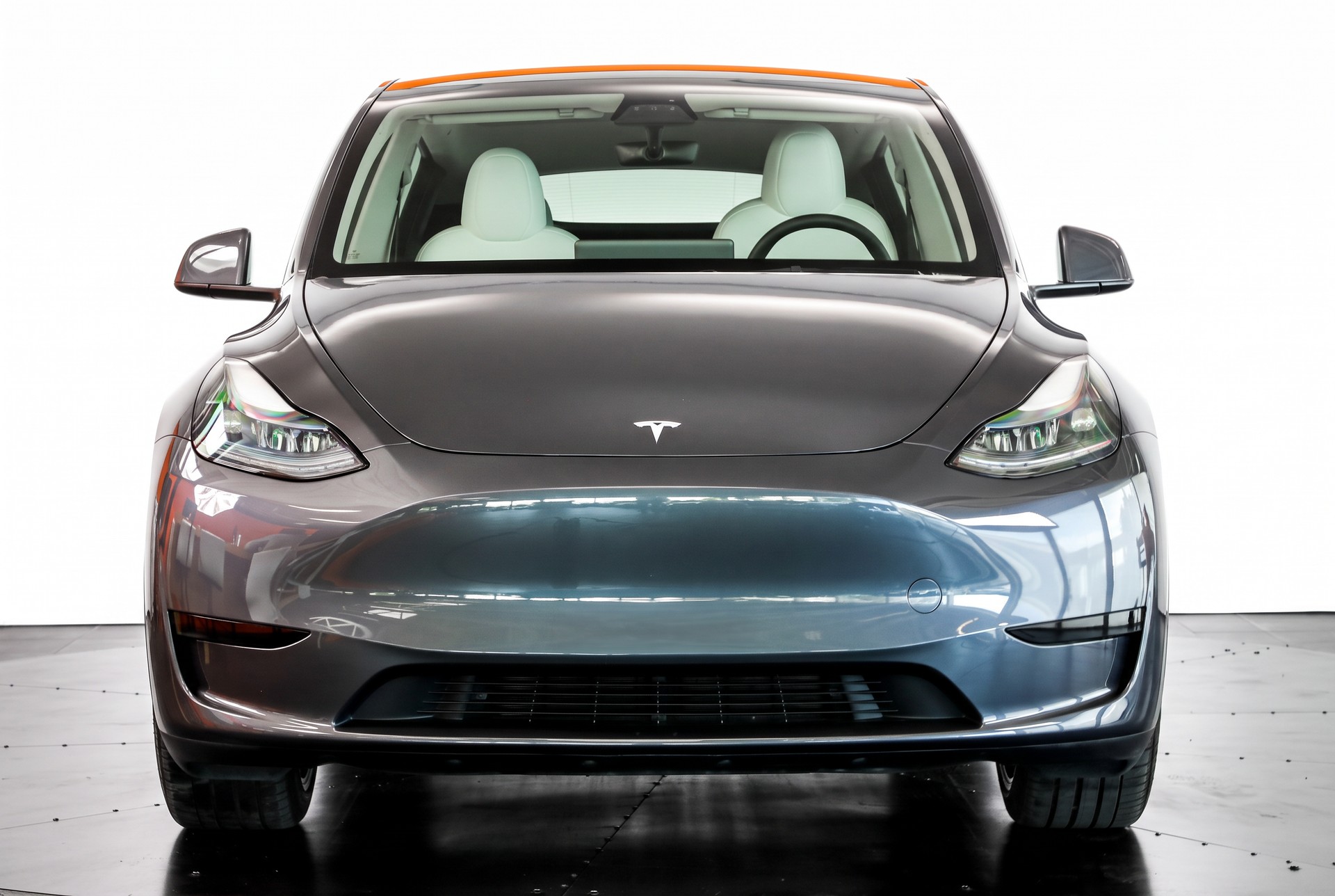 TESLA Model Y RWD-showroom-element-1